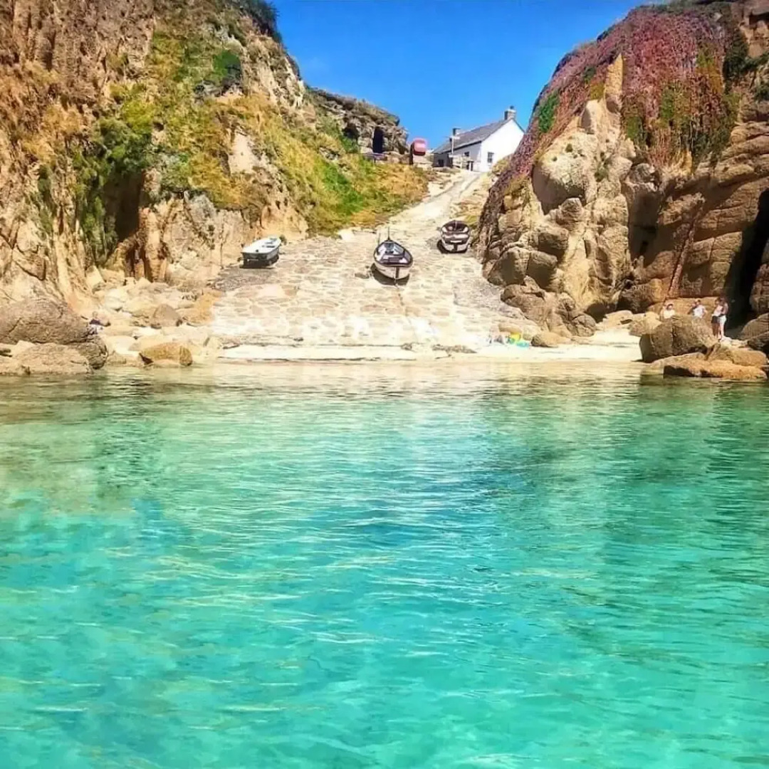 Cosy Shepherds Hut nr Kynance Cove