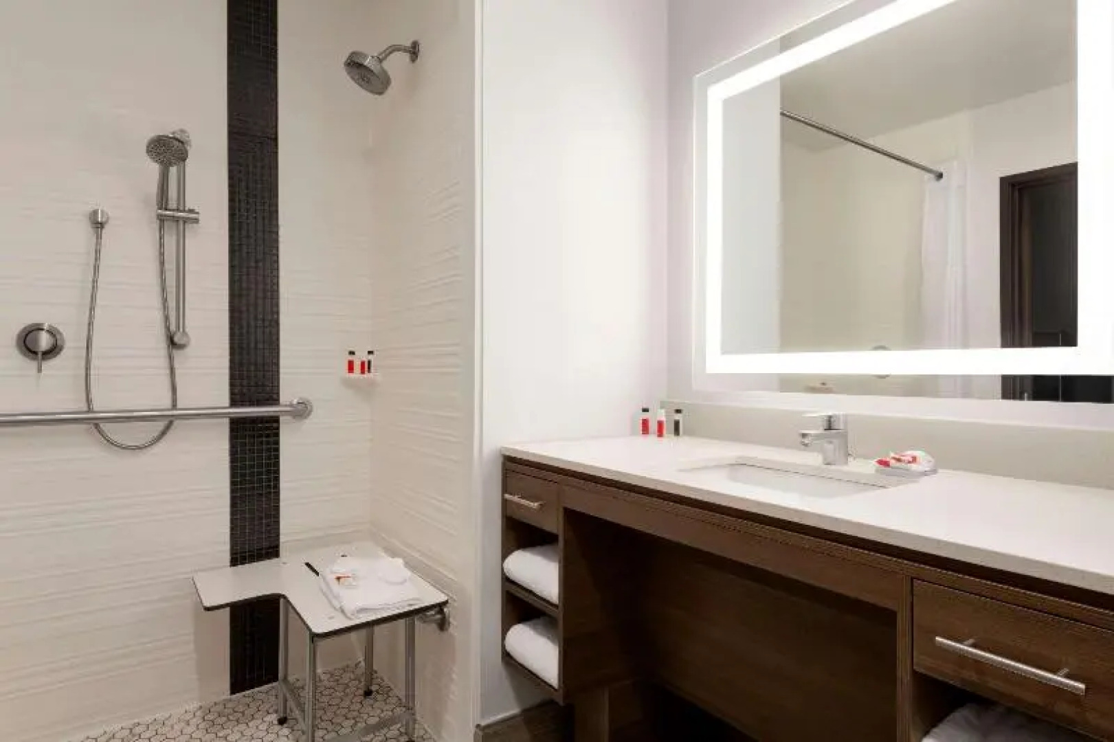 Super 8 By Wyndham Beaumont I-10/Walden Rd