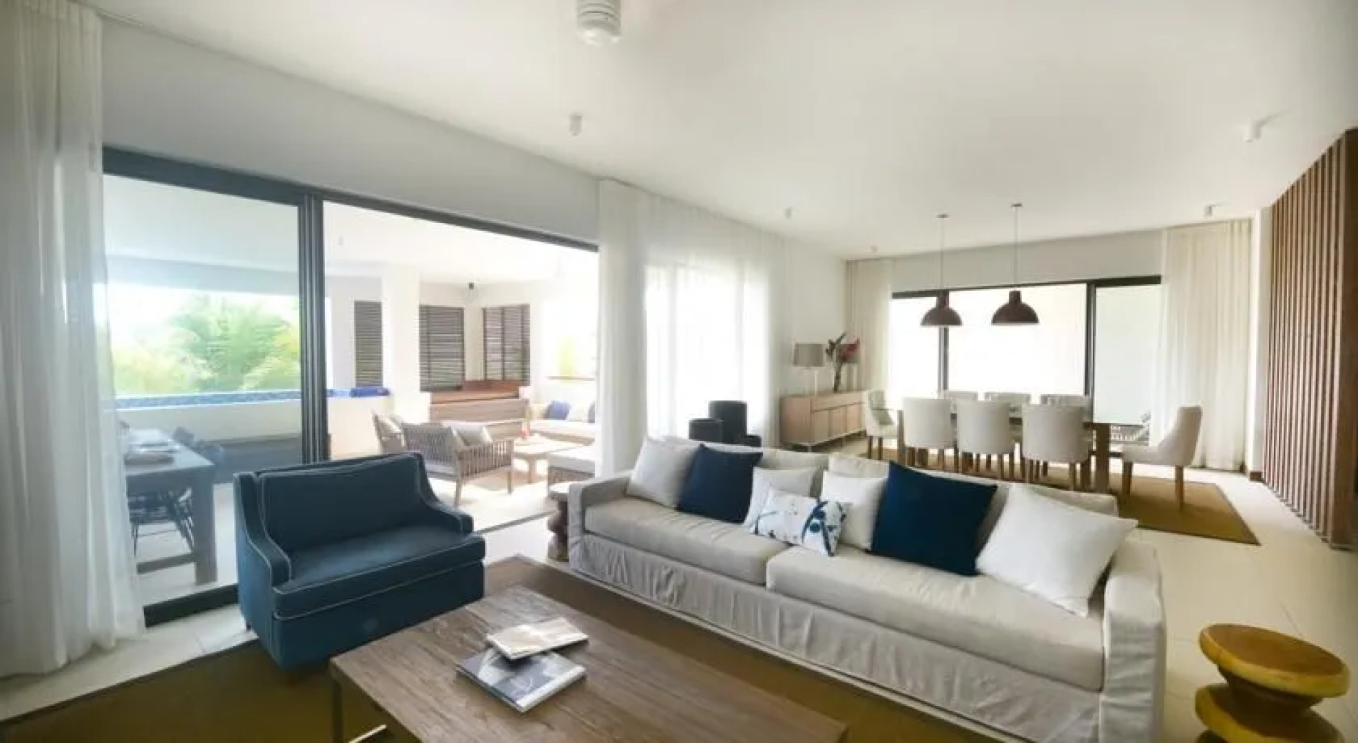 AO Luxury Residence by BARNES