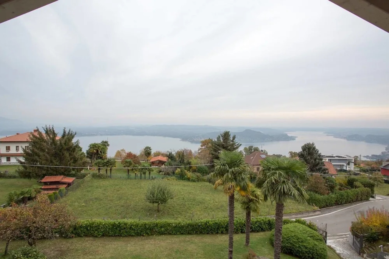 Contemporary 3 Bed Italian Lakes Villa, Lake Views, Wifi, BBQ