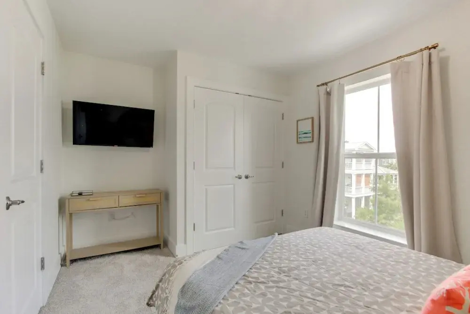 Walk to Beach: Cottage w/ Yard in Pass Christian!