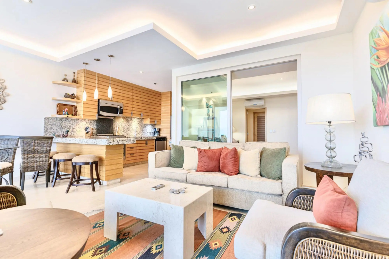 Luxury Private Resort 2-br 2-wr Condo w Breath Taking Lake Views