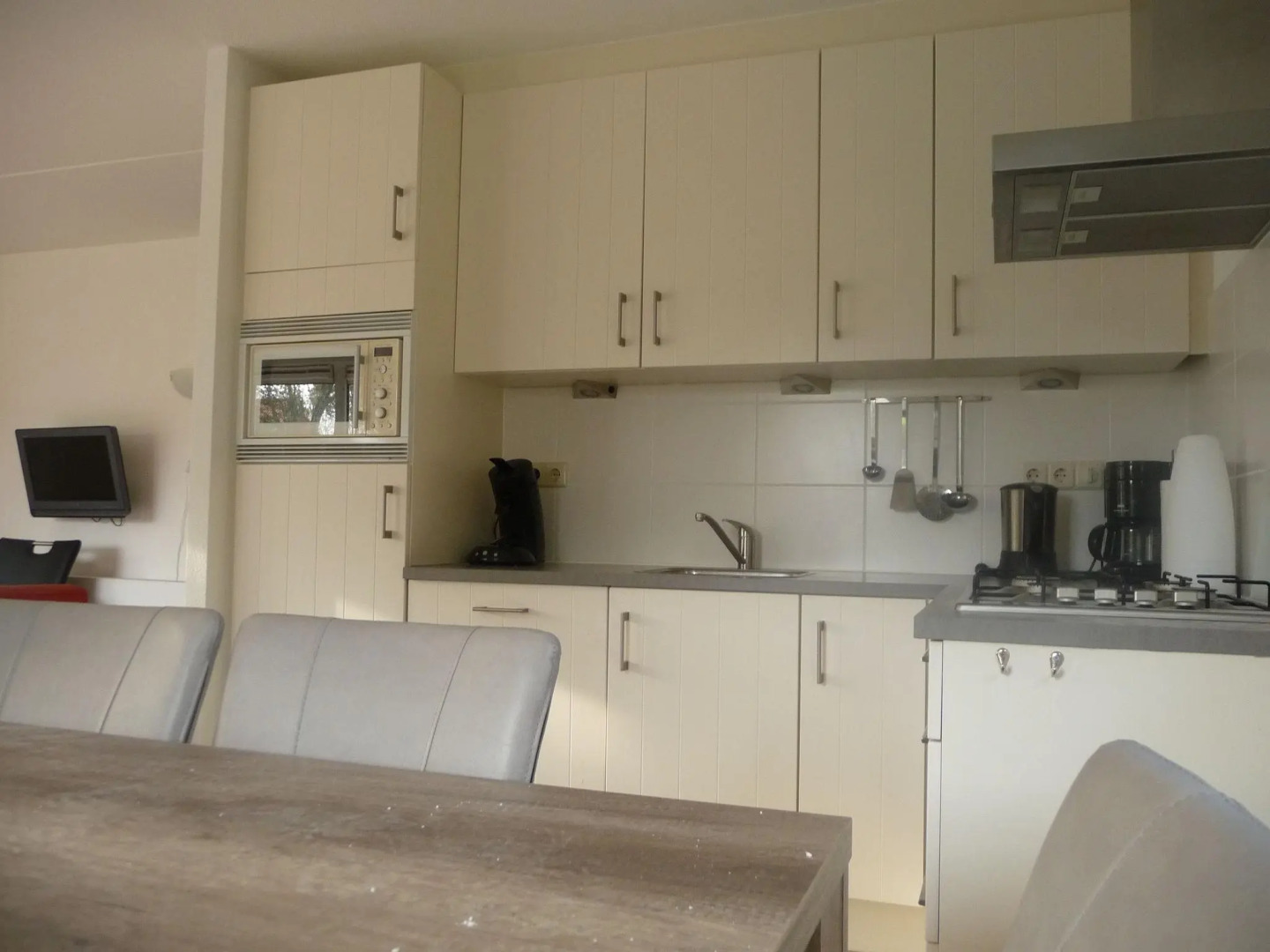 Detached bungalow with whirlpool and solarium, in nature