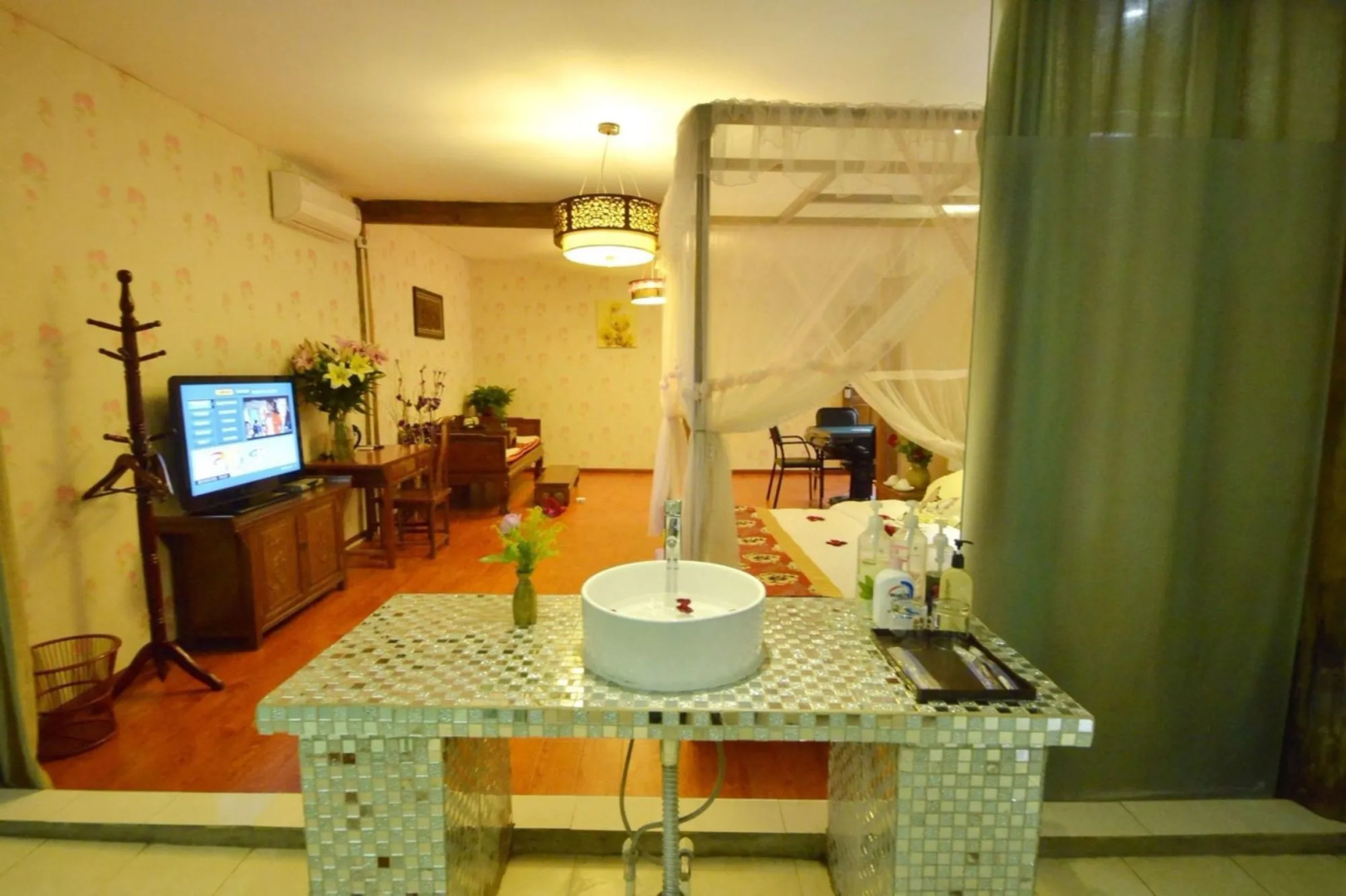 Lijiang Hua Qian Yue Xia Inn