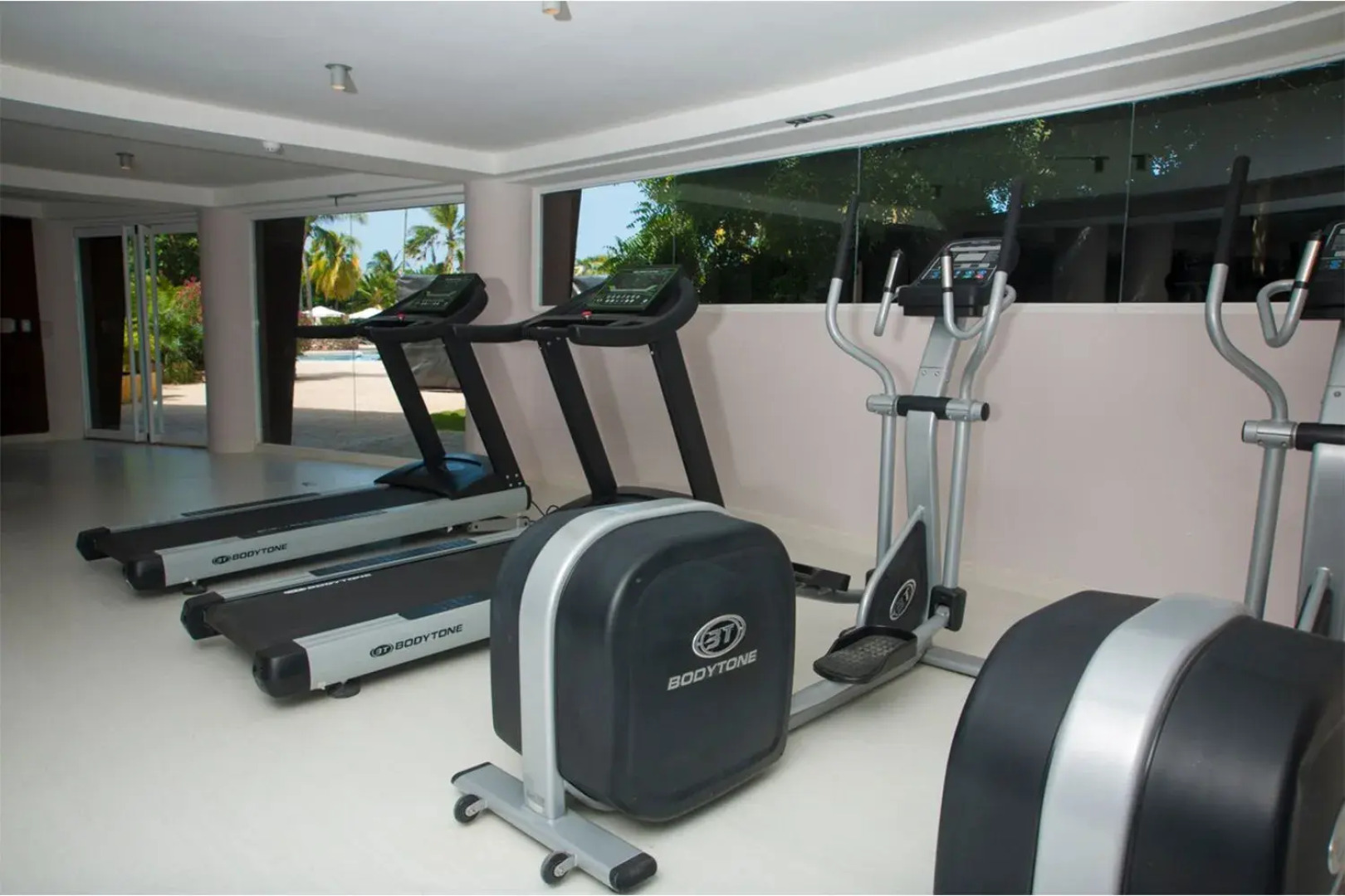 Hesperia Playa el Agua