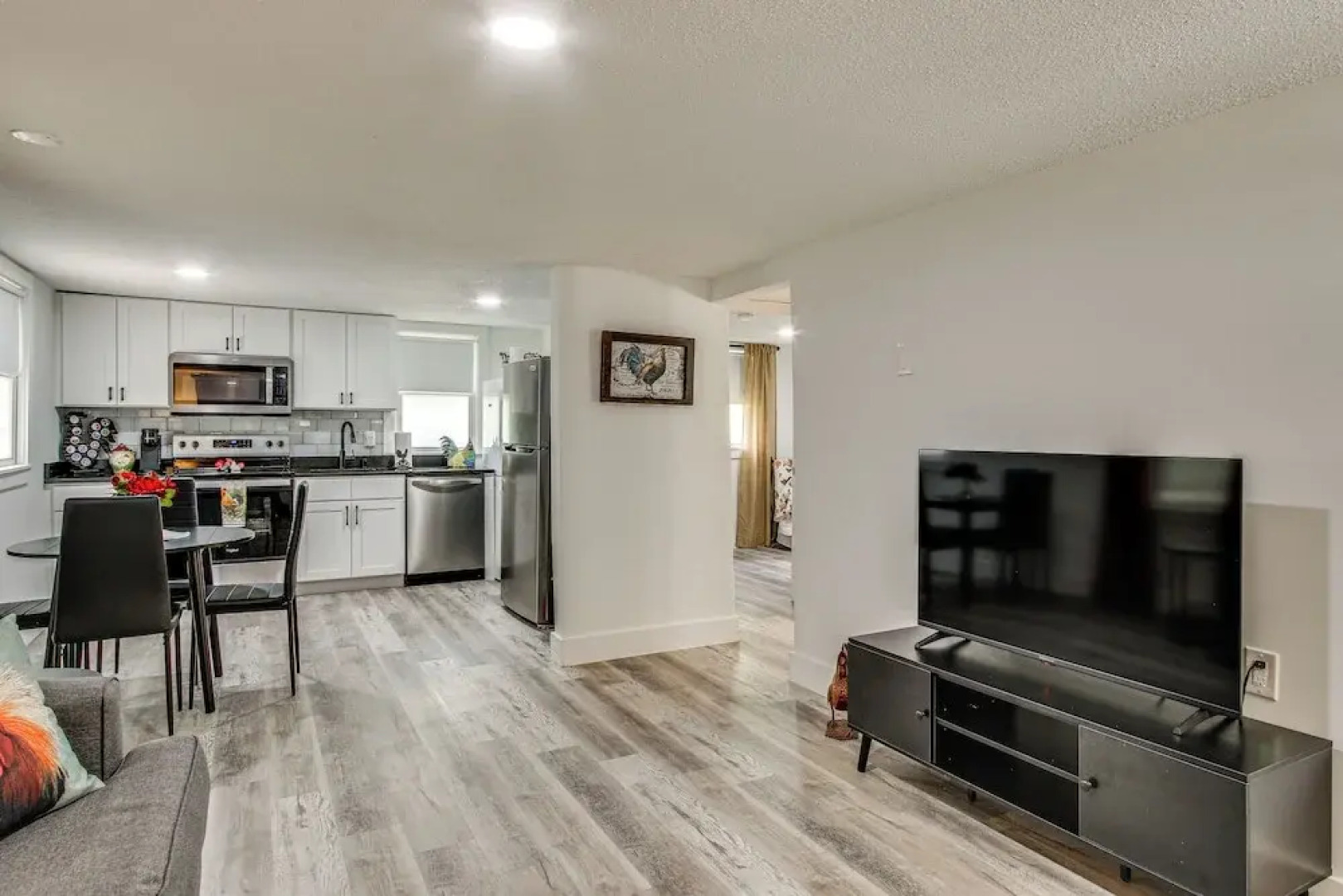 2 Mi to USC Campus: Peaceful Apartment w/ Yard