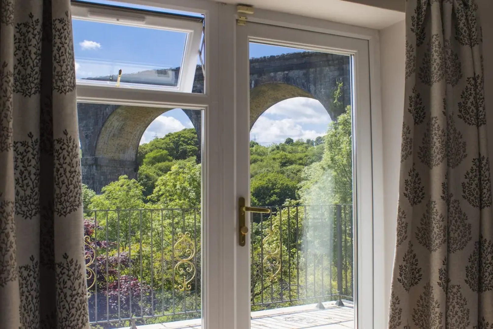 The Grange Guesthouse, Cefn-Coed