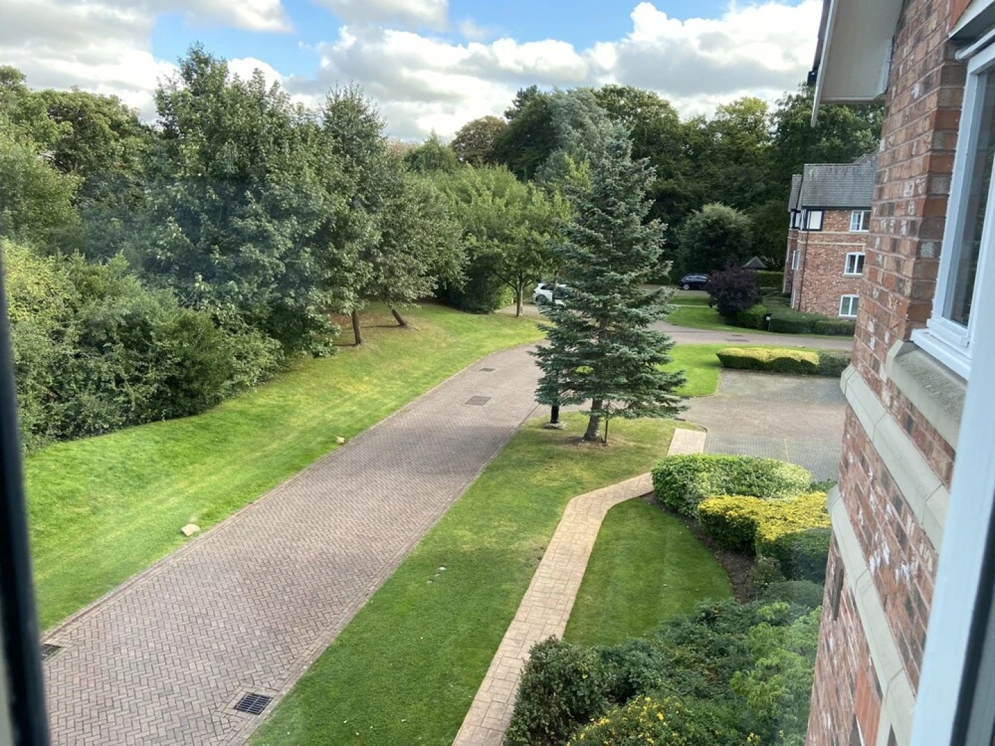 Royal Oak Apartment in Manchester Central Location
