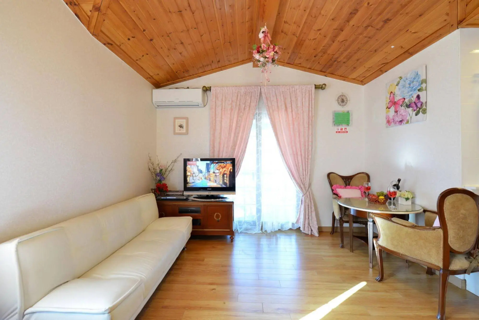 Bohemian couple pension