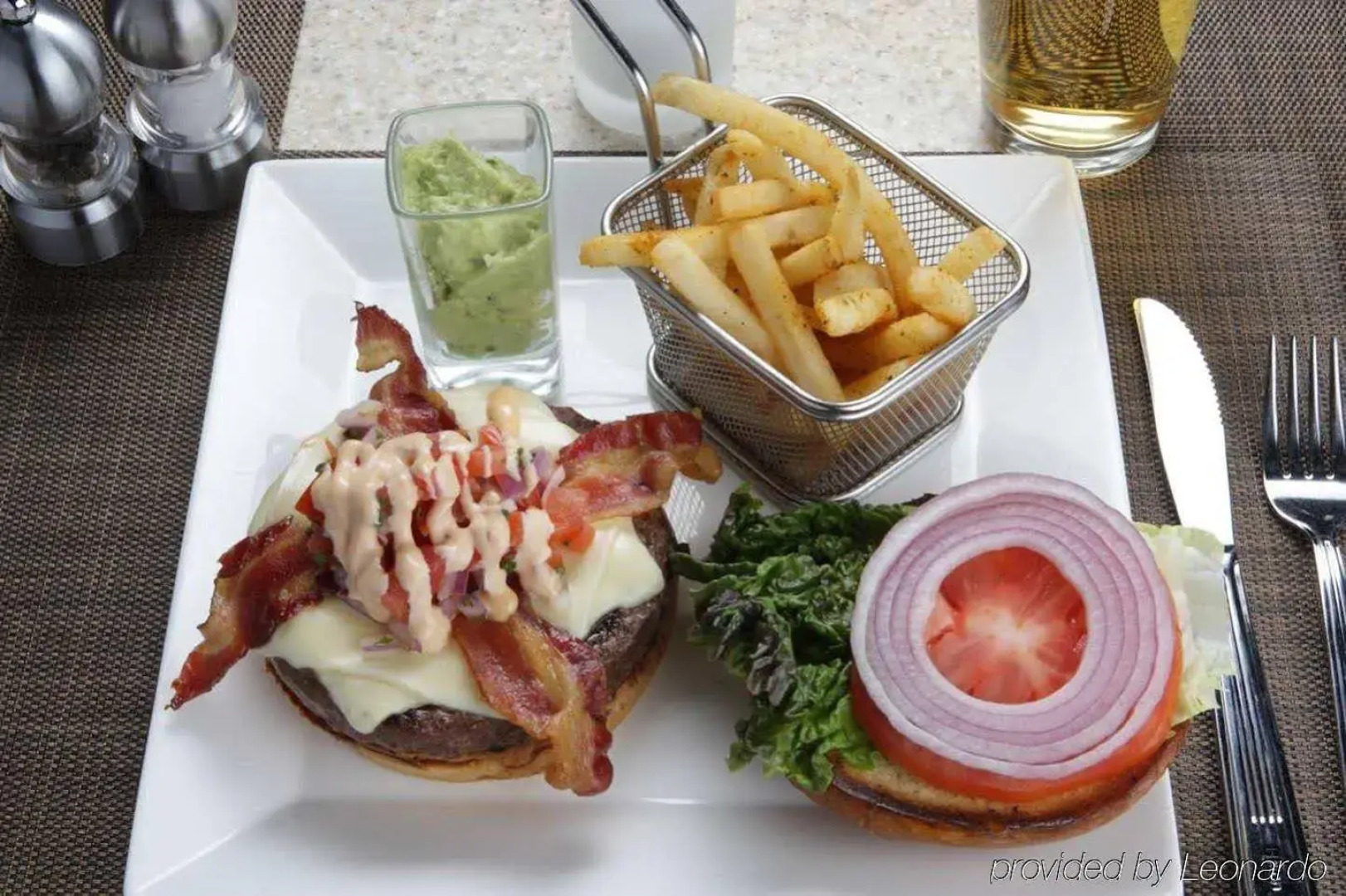 Hilton Garden Inn Chicago / Oak Brook