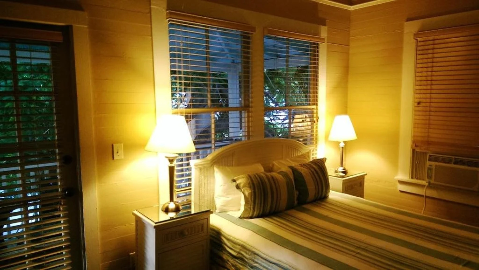 The Porch on Frances Inn