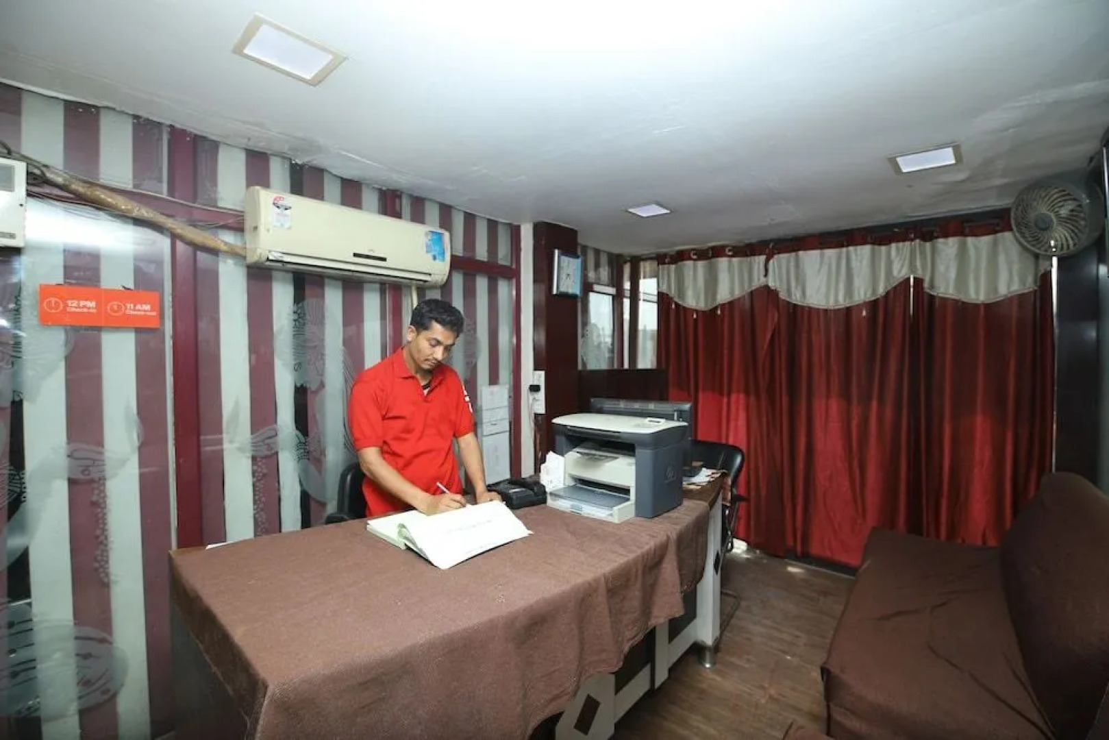 Oyo 40458 Hotel Deep Palace