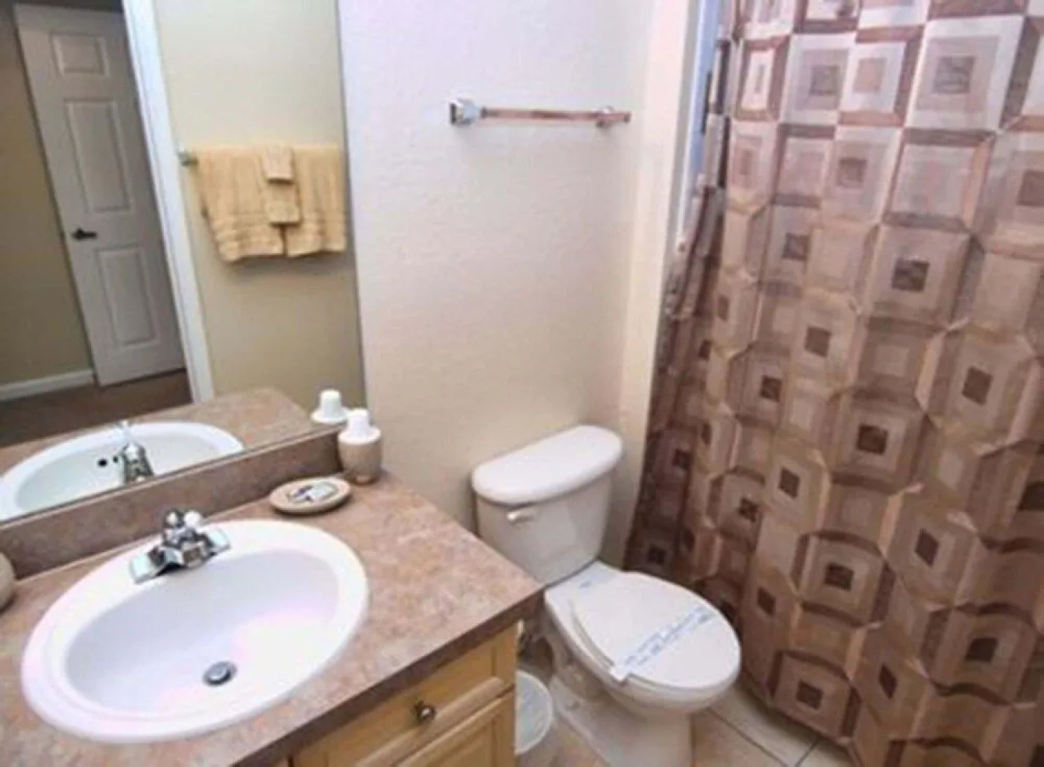 Luxury Poolview Penthouse