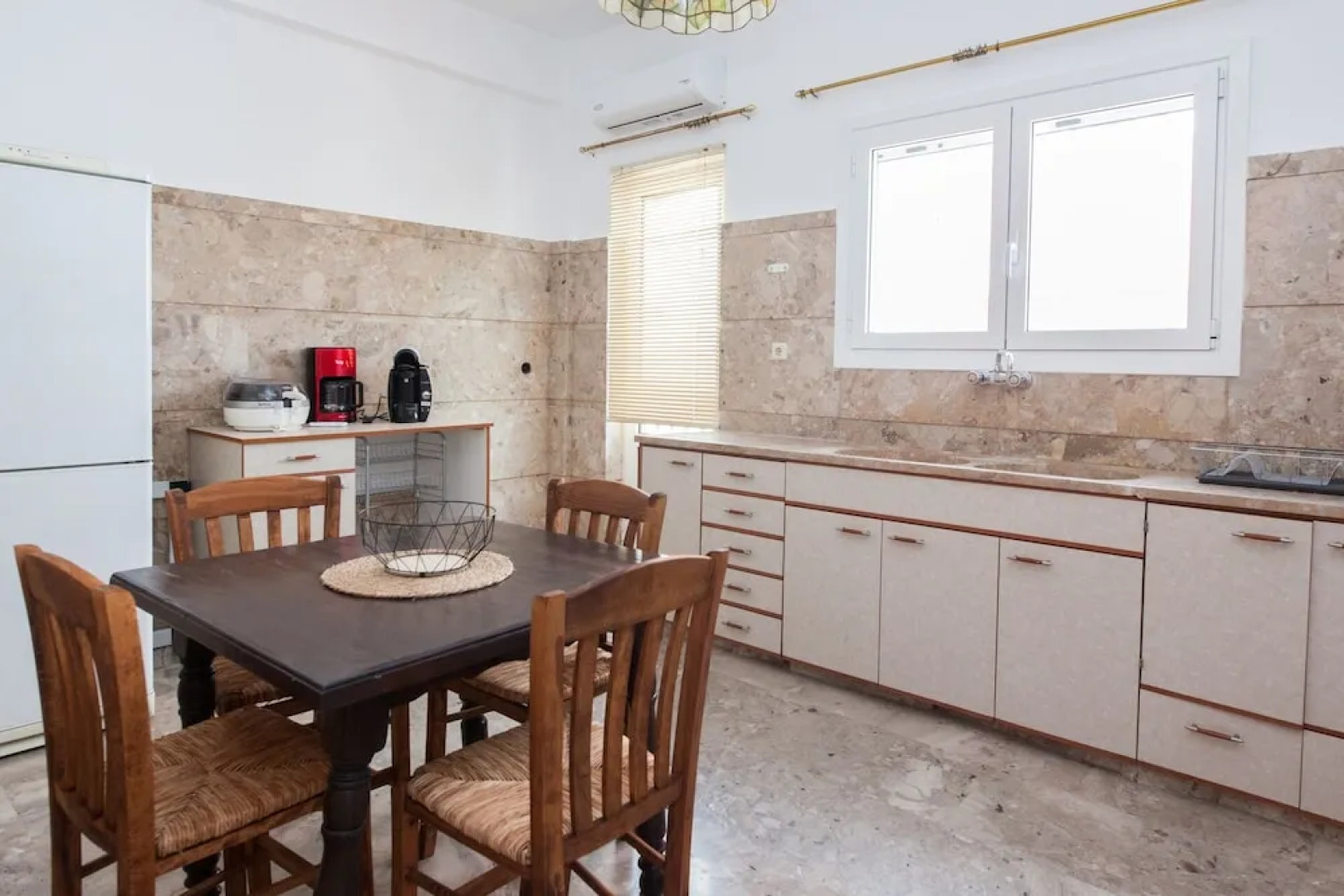 Spacious New apt w View in Agia Varvara