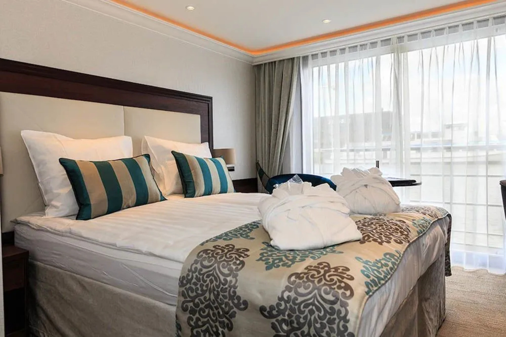 Hotelships Holland - MS Charles Dickens