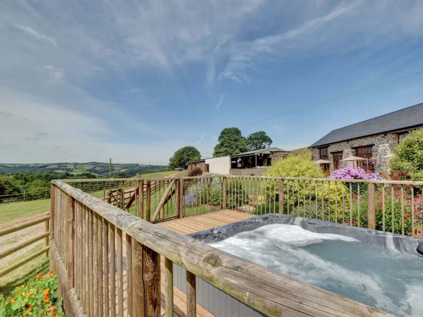 Lovely Apartment in Converted, Stone Barn Located in Tiverton