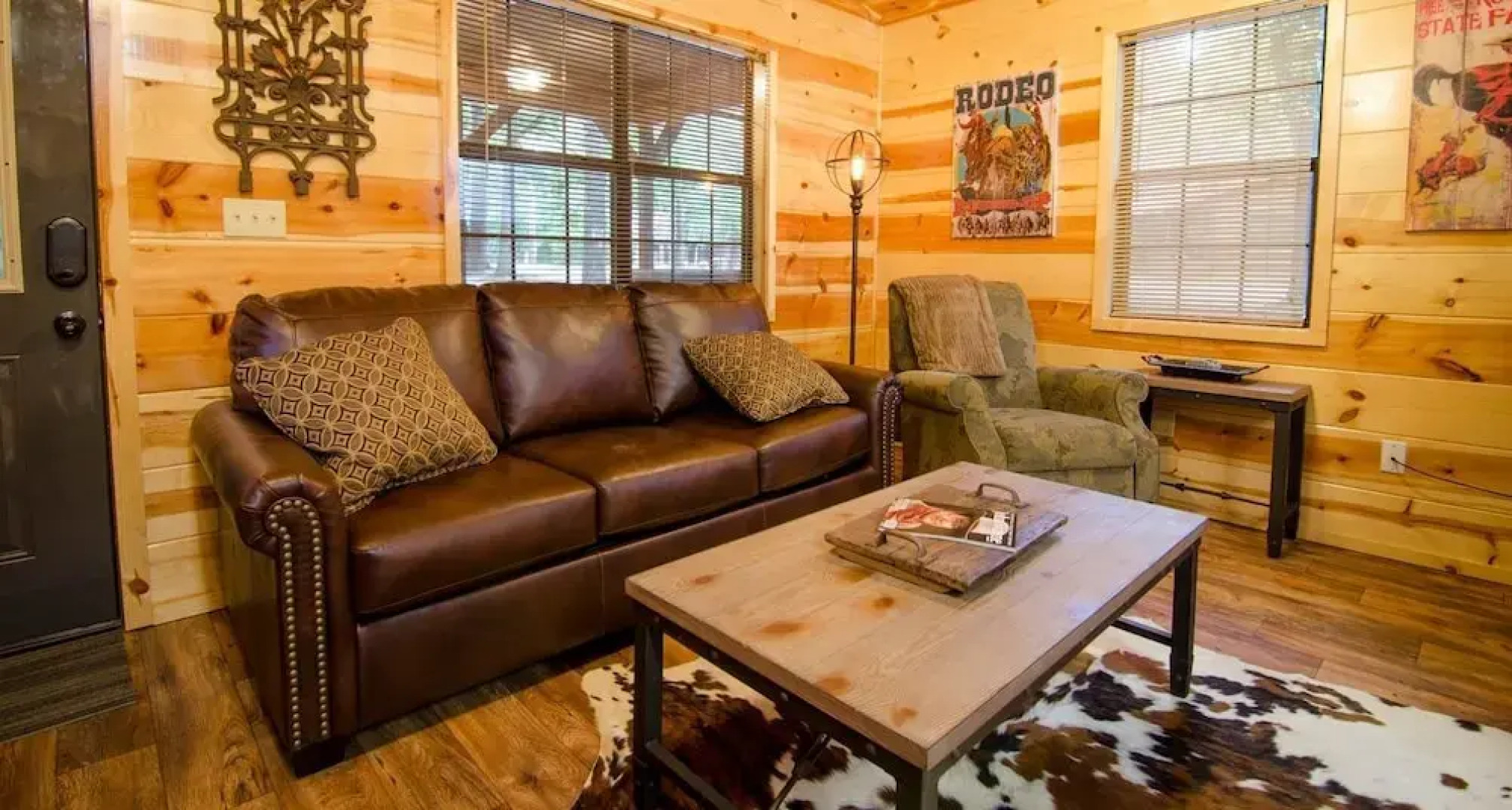 Arabella Cozy Nest With Hot Tub and Fire Pit in the Backyard by Redawning