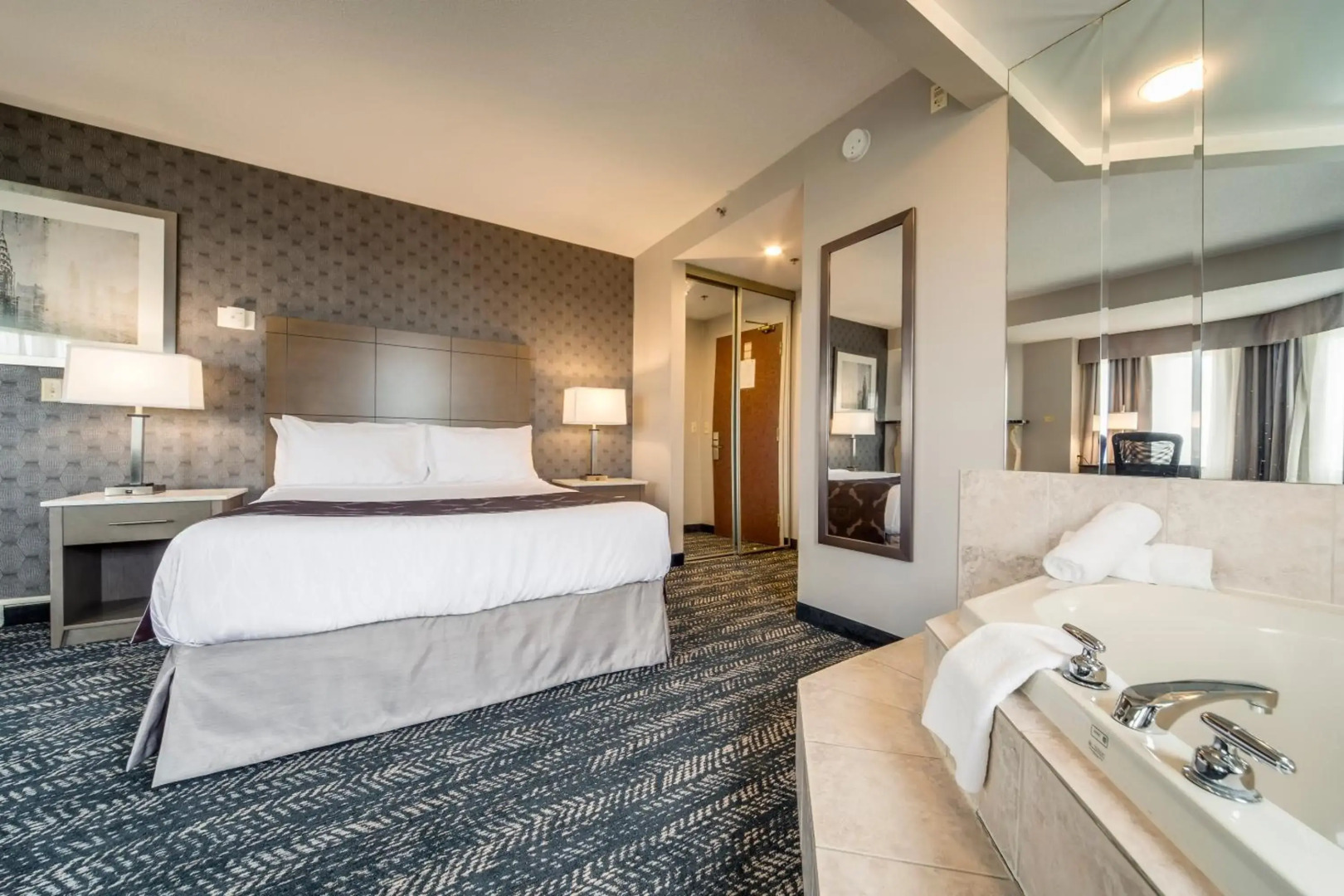 Monte Carlo Inn - Brampton Suites