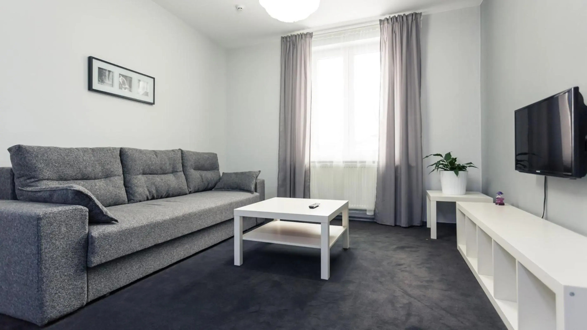 Rakhiv Hotel & Apartments