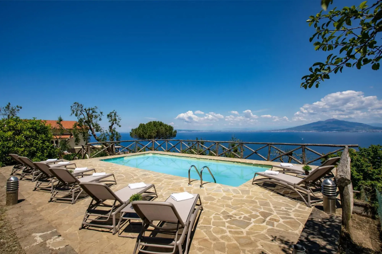 Villa Giulia amazing villa with pool, patio, bbq and sea views