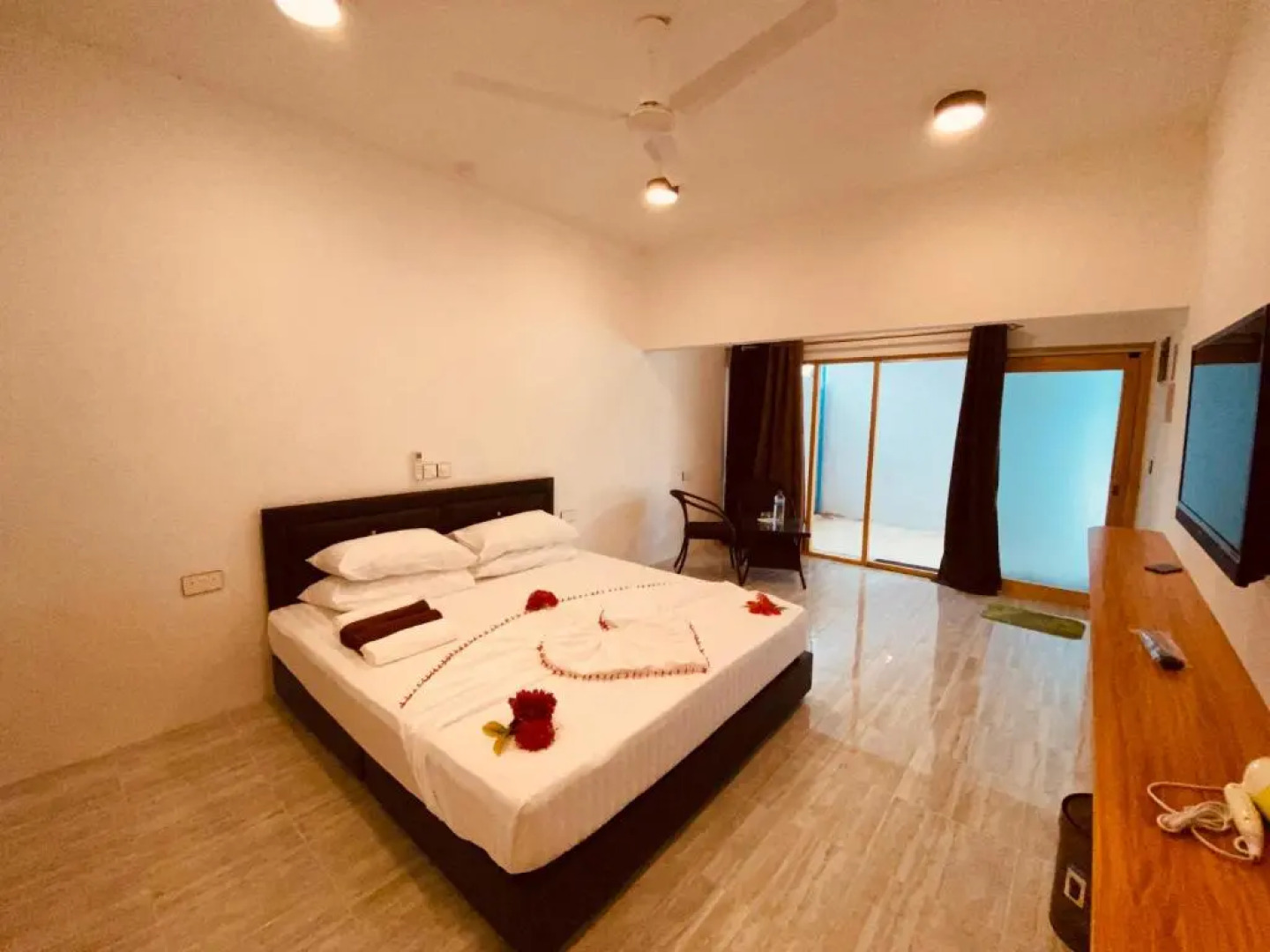 Thoddoo White Sand Inn