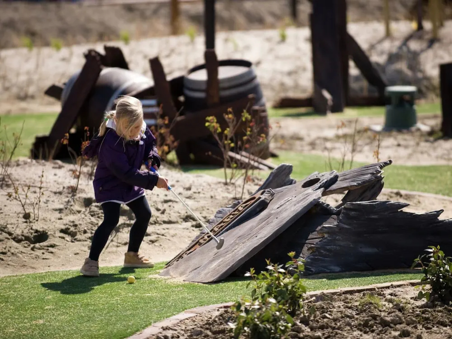 Luxurious villa with boat and game console, beach at 400 m.