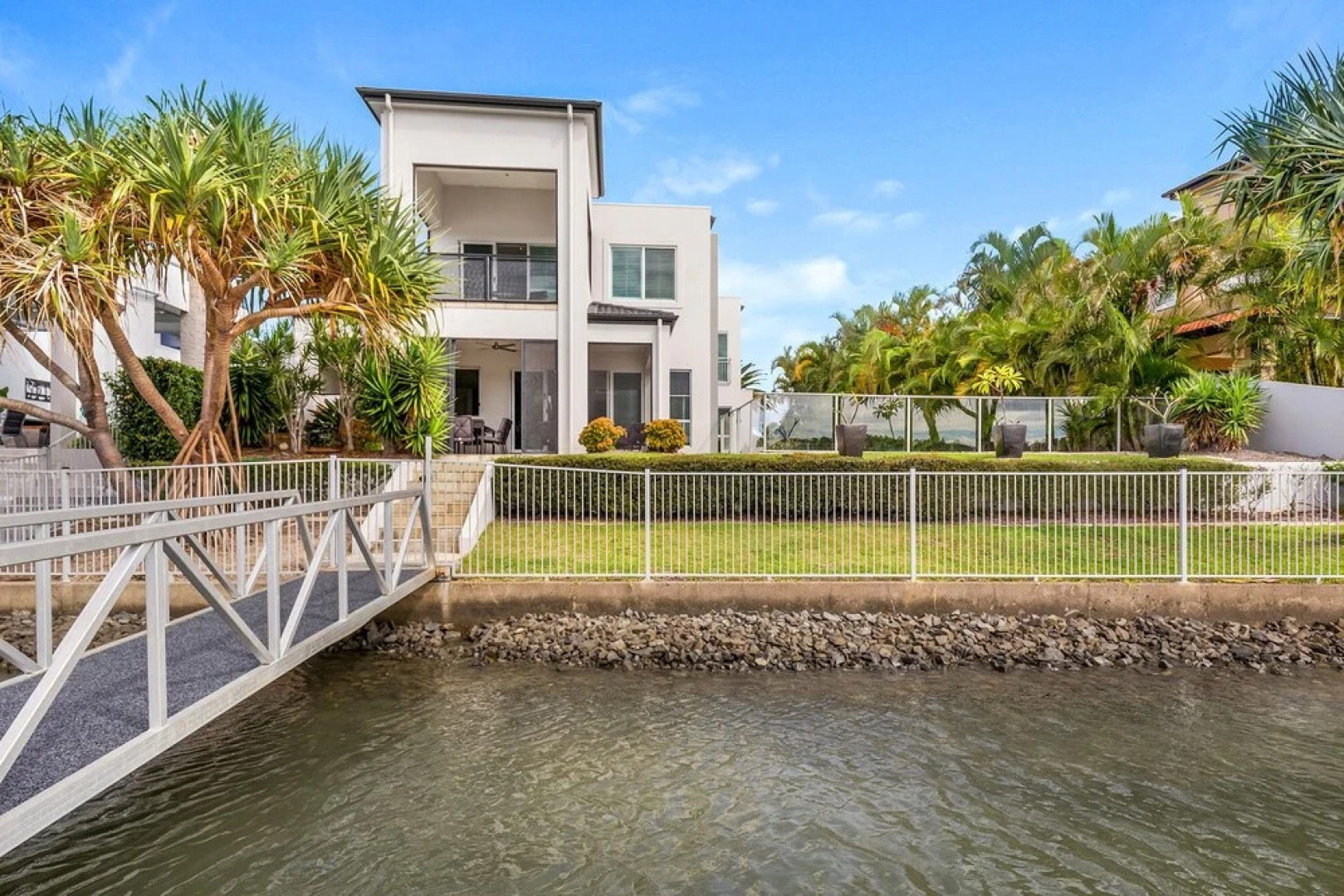 Riverview Luxury Retreat