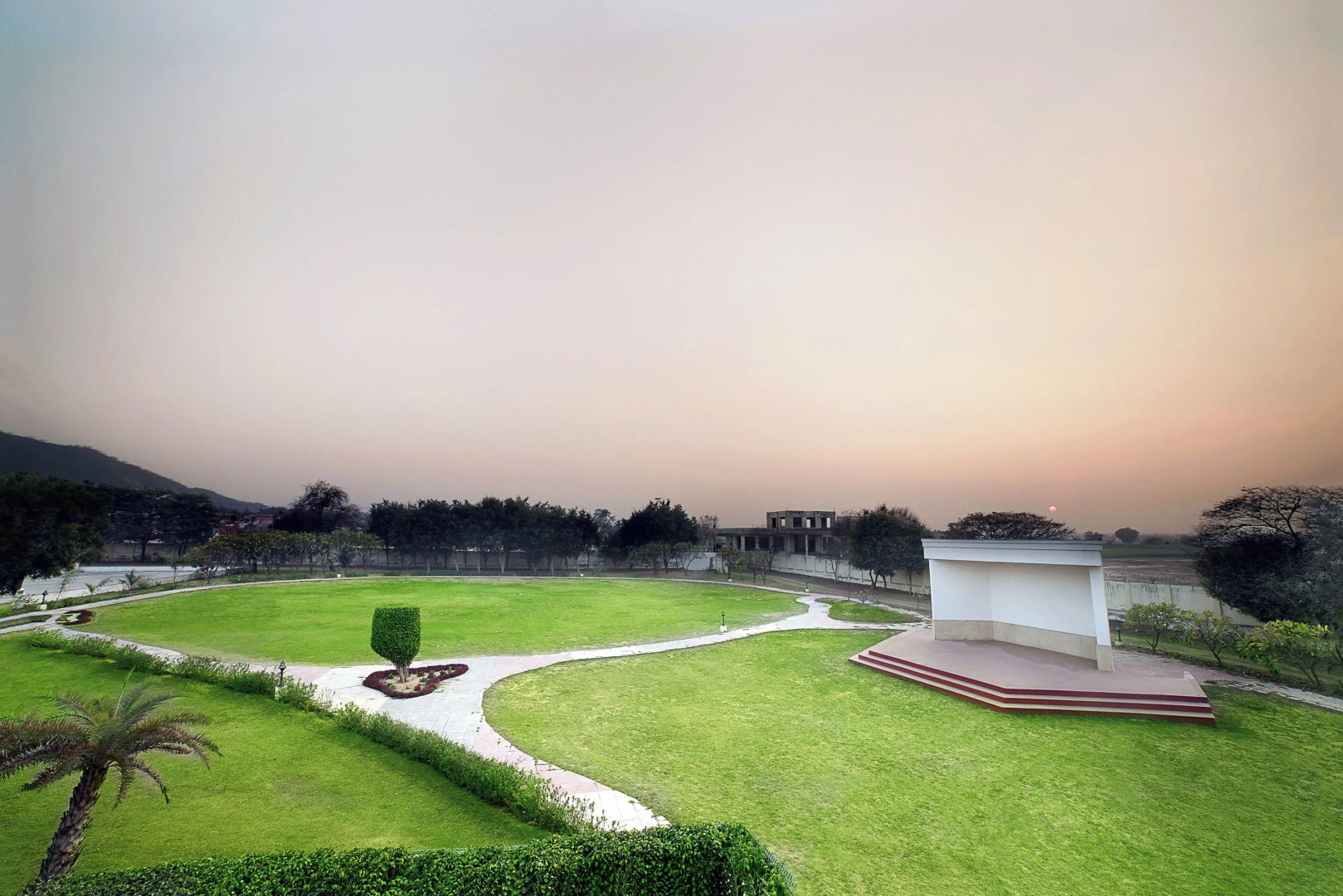 TreeHouse Sunrise Resort & Caravan Park