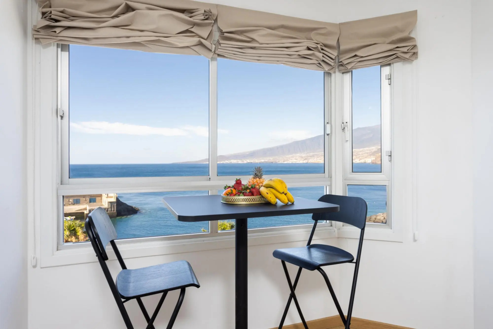 Home2Book Comfy Beachfront Radazul