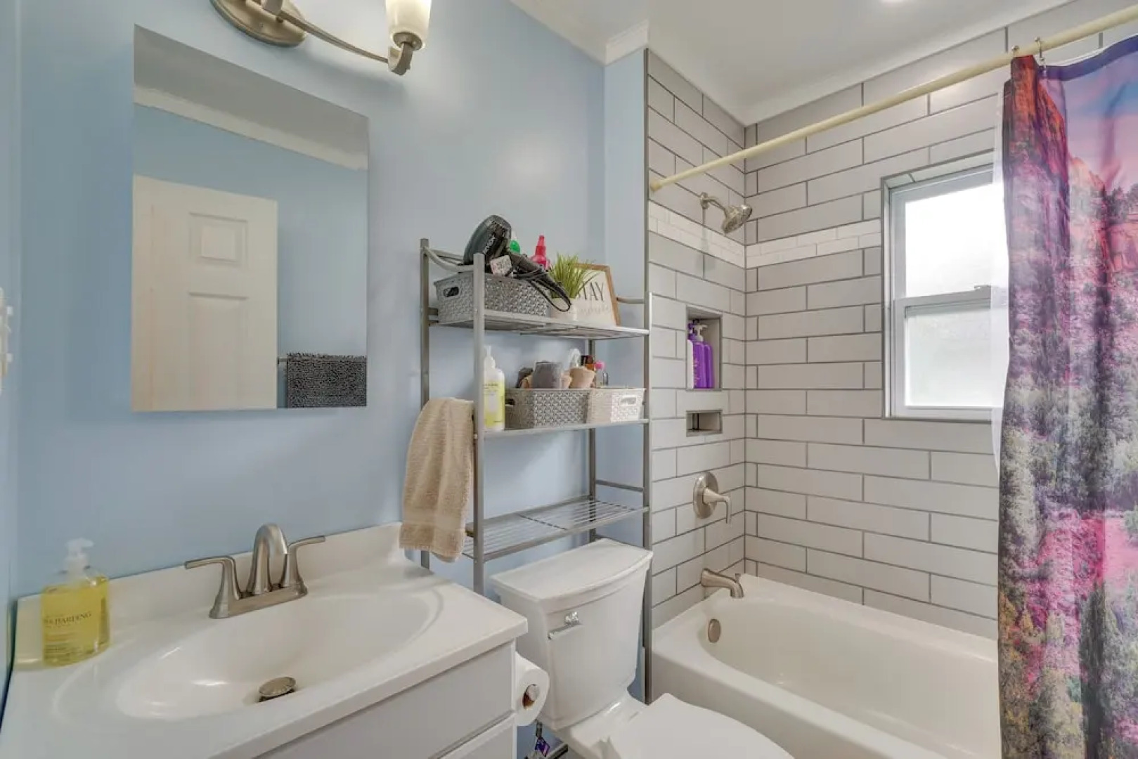 Oak Ridge Retreat w/ Porch < 1 Mi to Downtown