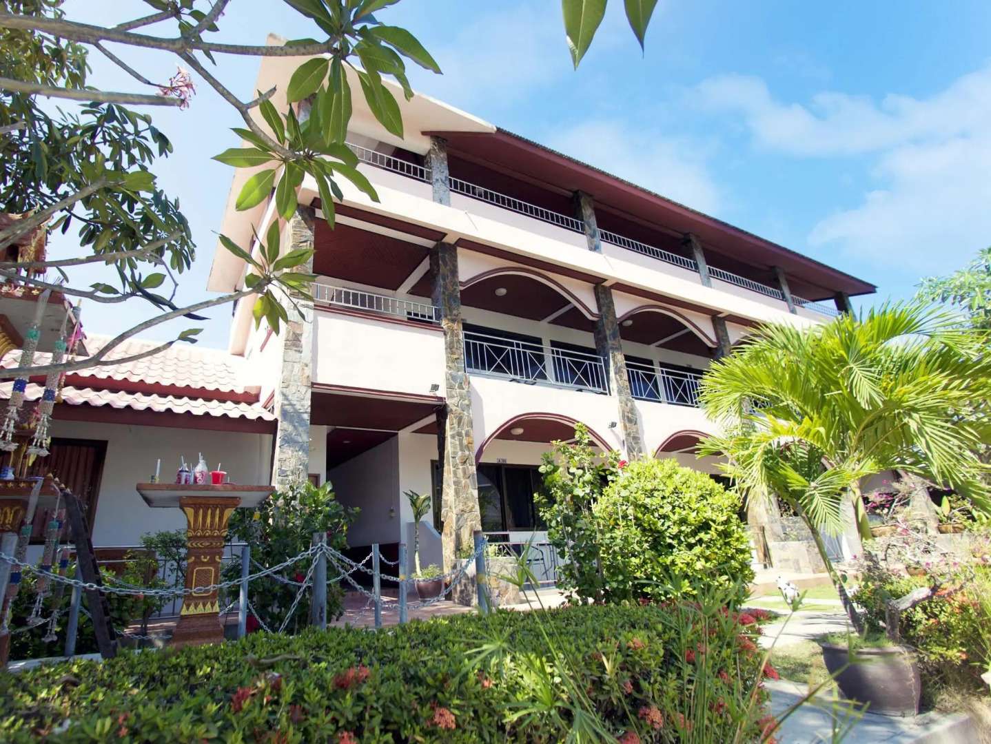 Lotus Friendly Hotel