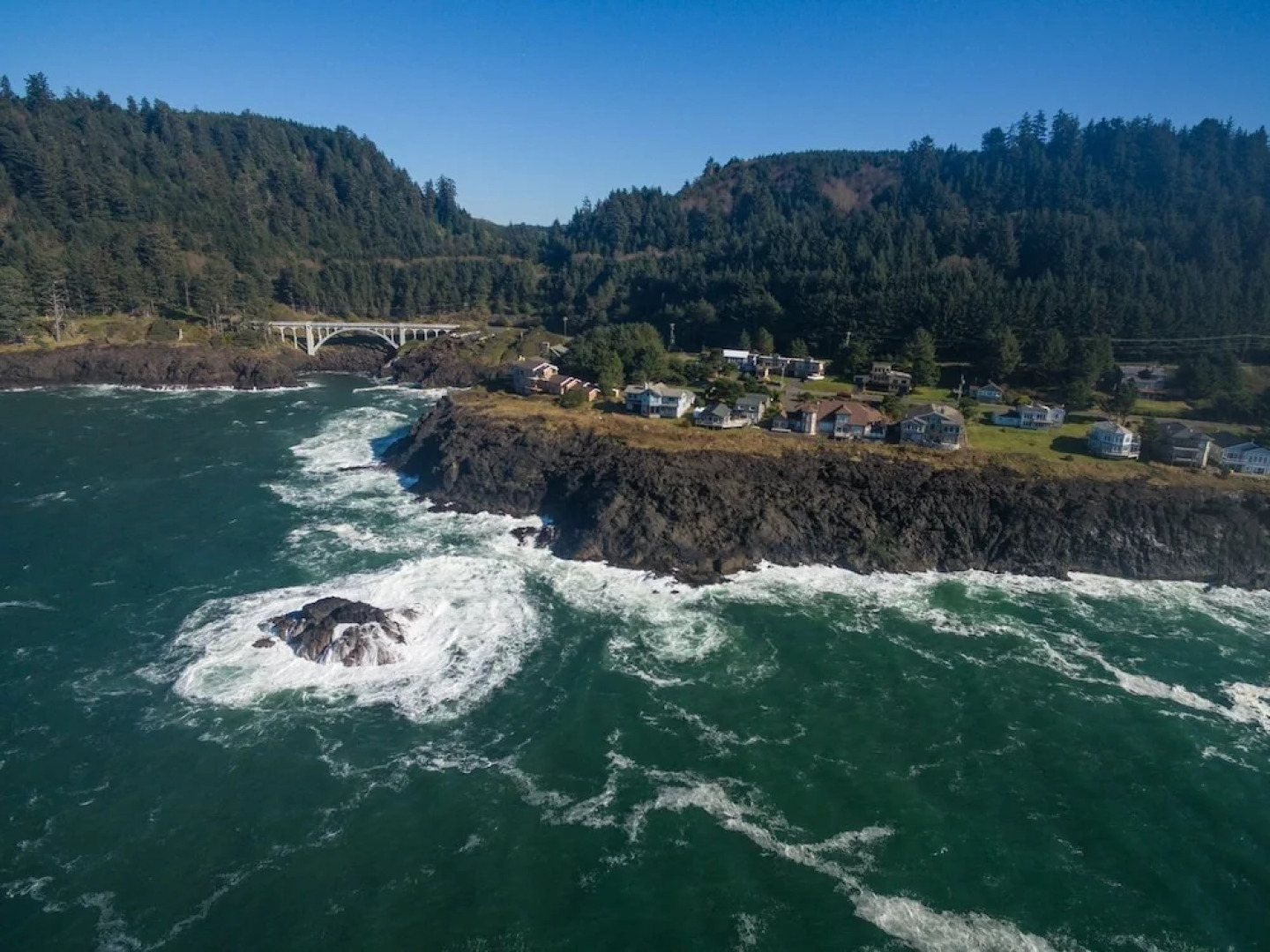 Whale Pointe 2 Br cottage by RedAwning