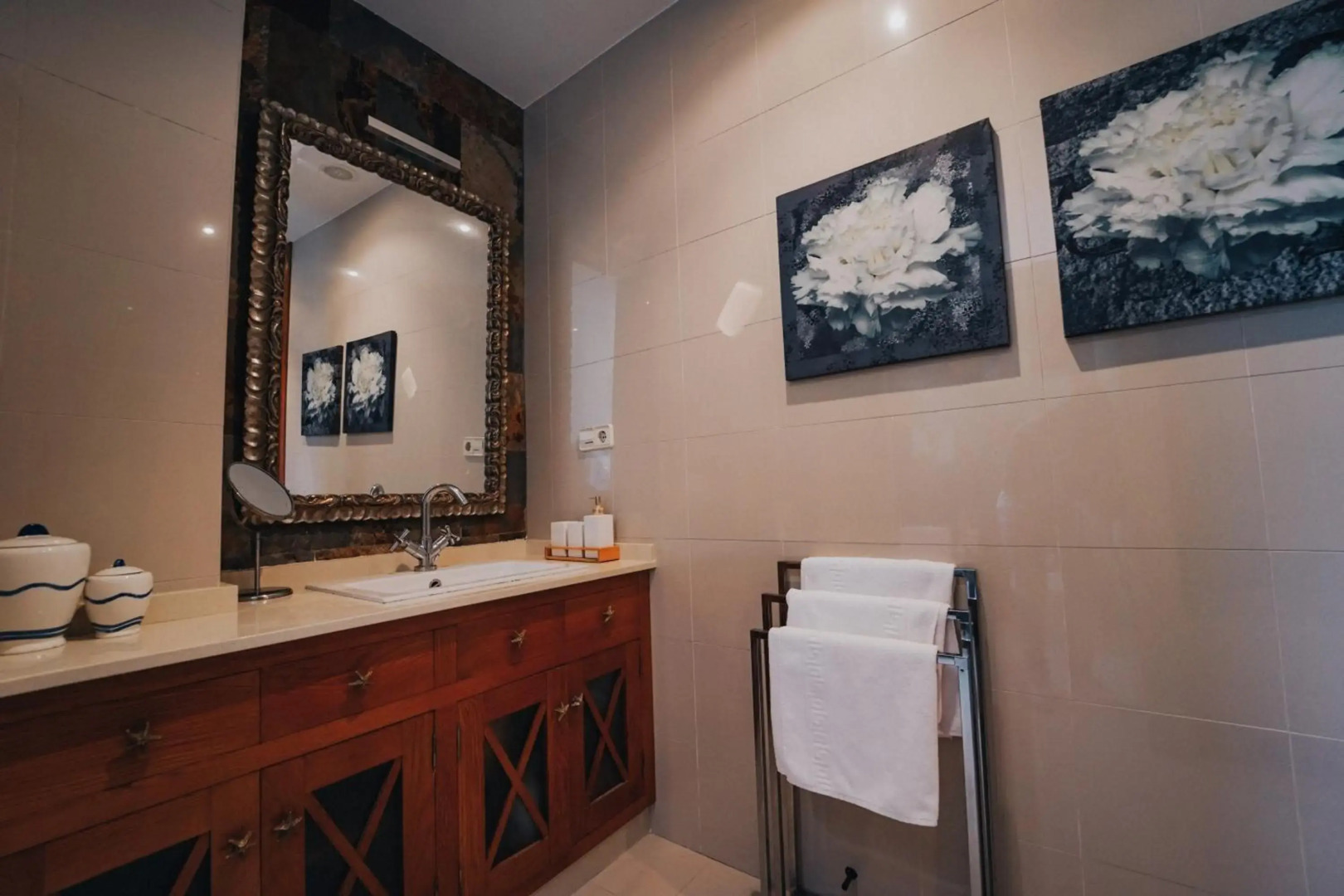 Villa con piscina a pie de playa