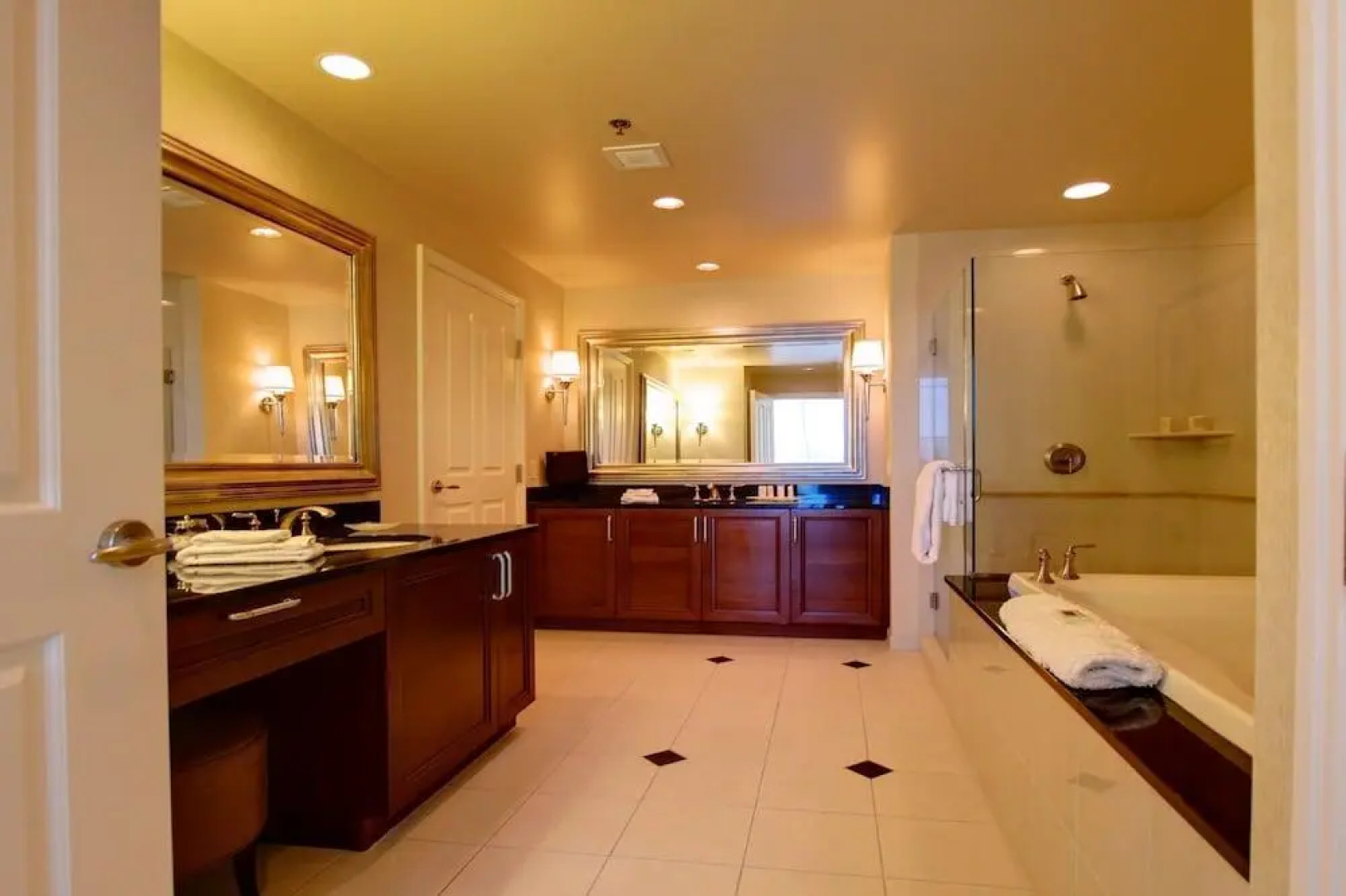 Jet Luxury at The Signature Condo Hotel