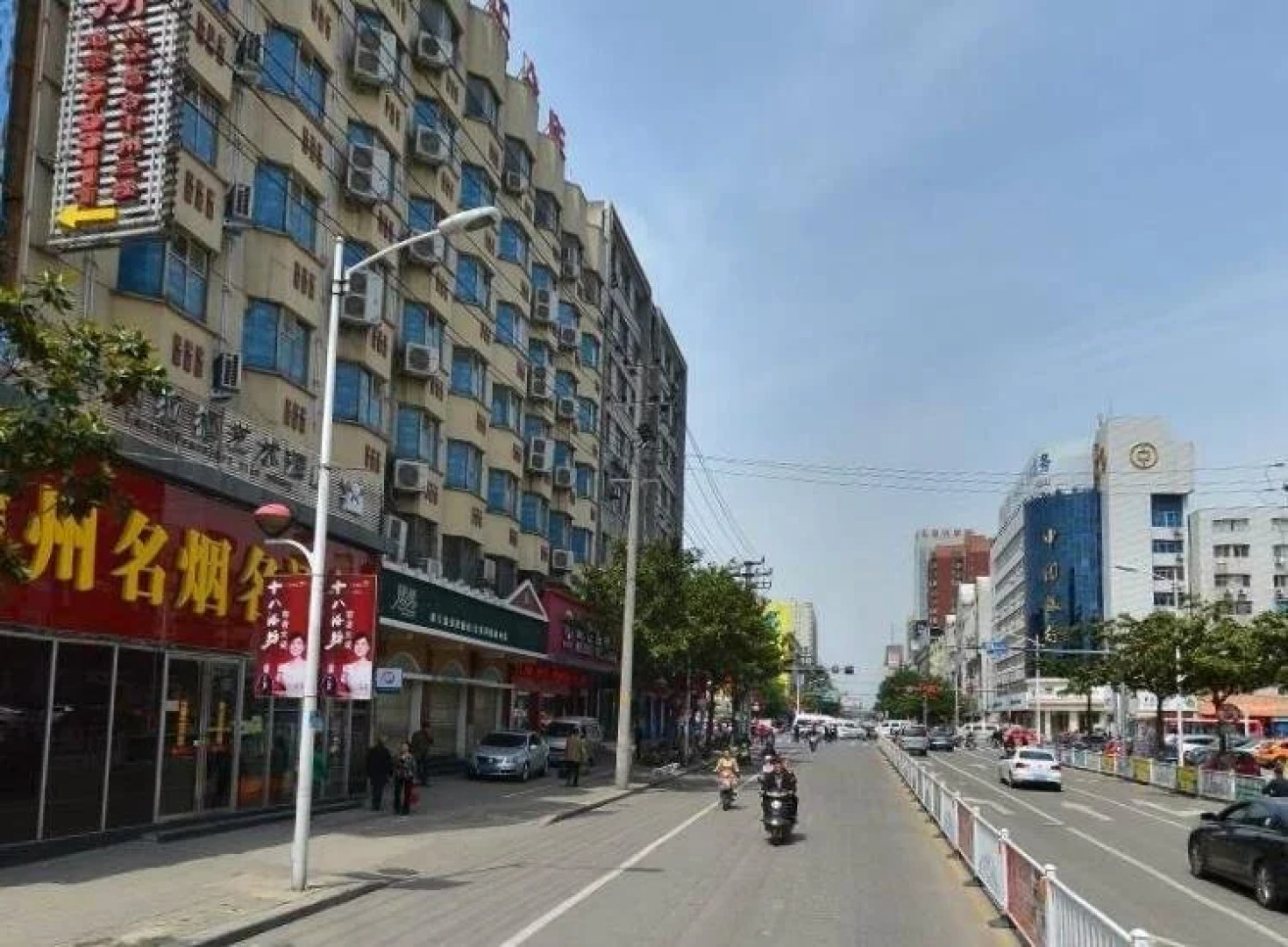 Xinyang East Earl Hotel