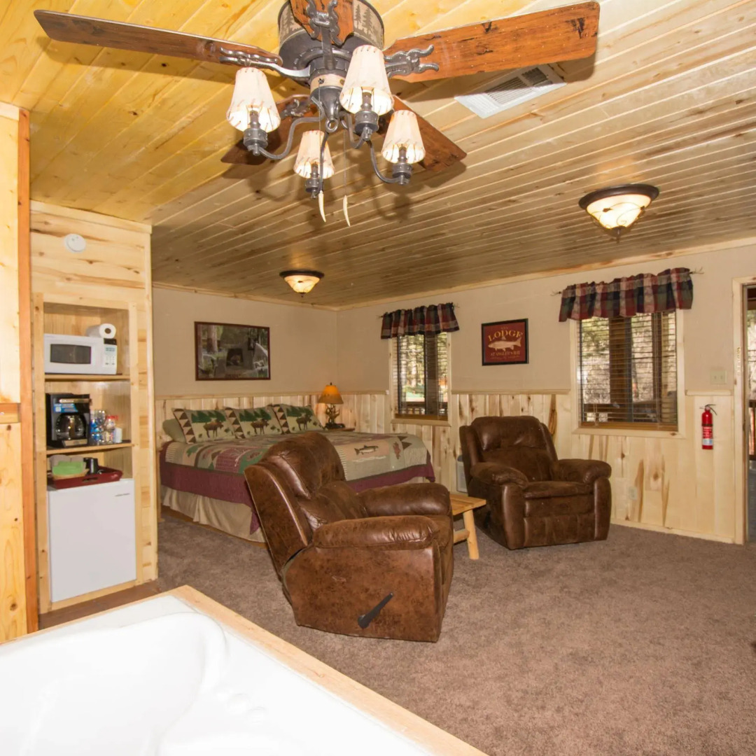 Upper Canyon Inn & Cabins