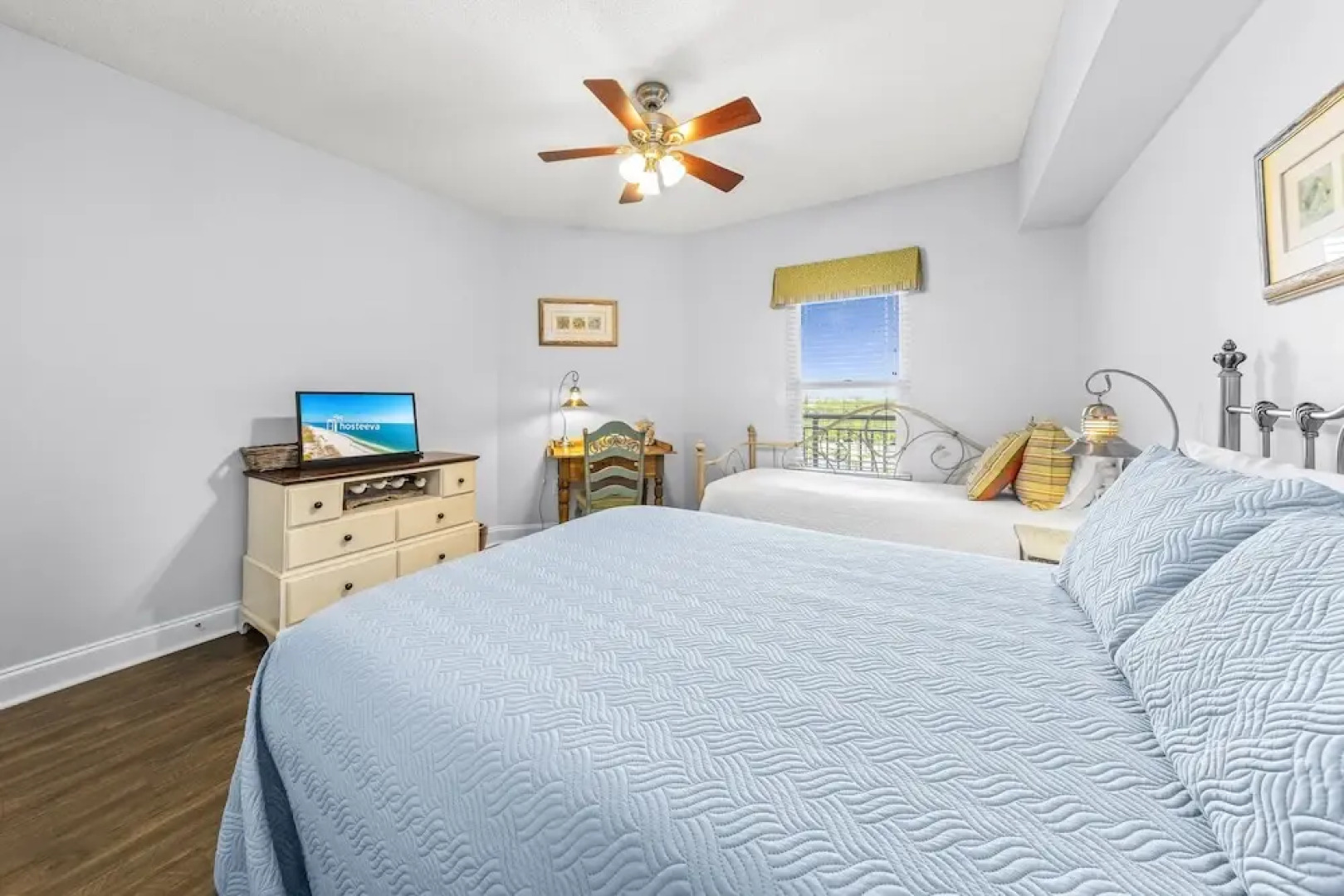 Palacio Condos by Hosteeva