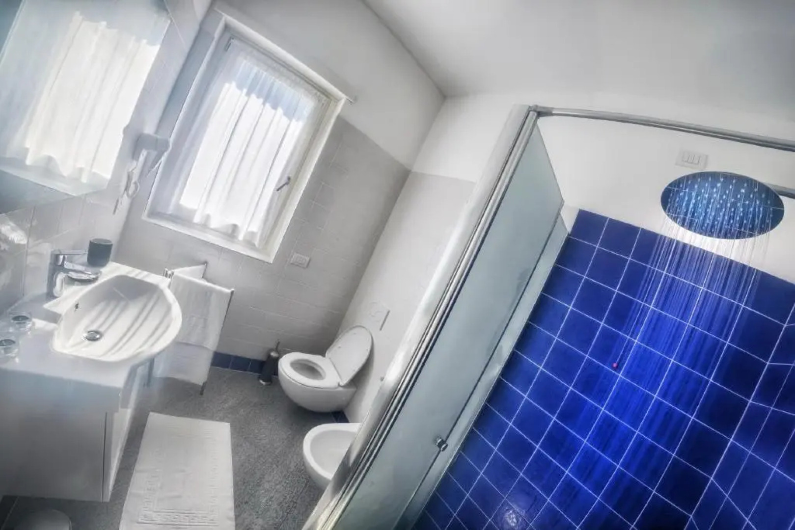 Rainbow Holiday Apartments Lake Como