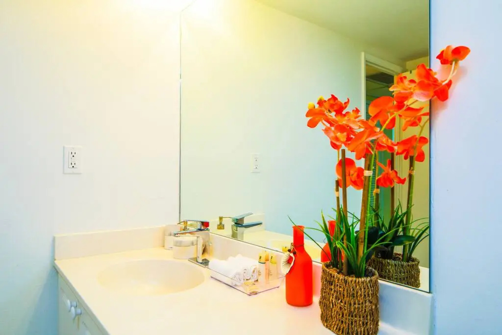 Lovely 3 BR unit by the beach- remodeled-STR-00604