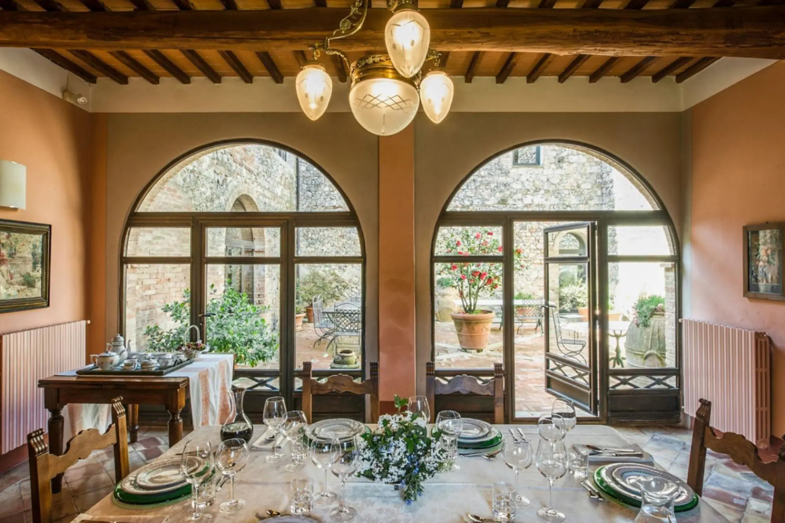 Independent Villa up to 18 Guests Pool Tennis Fitness and Wellness Area -villa Giuncheto