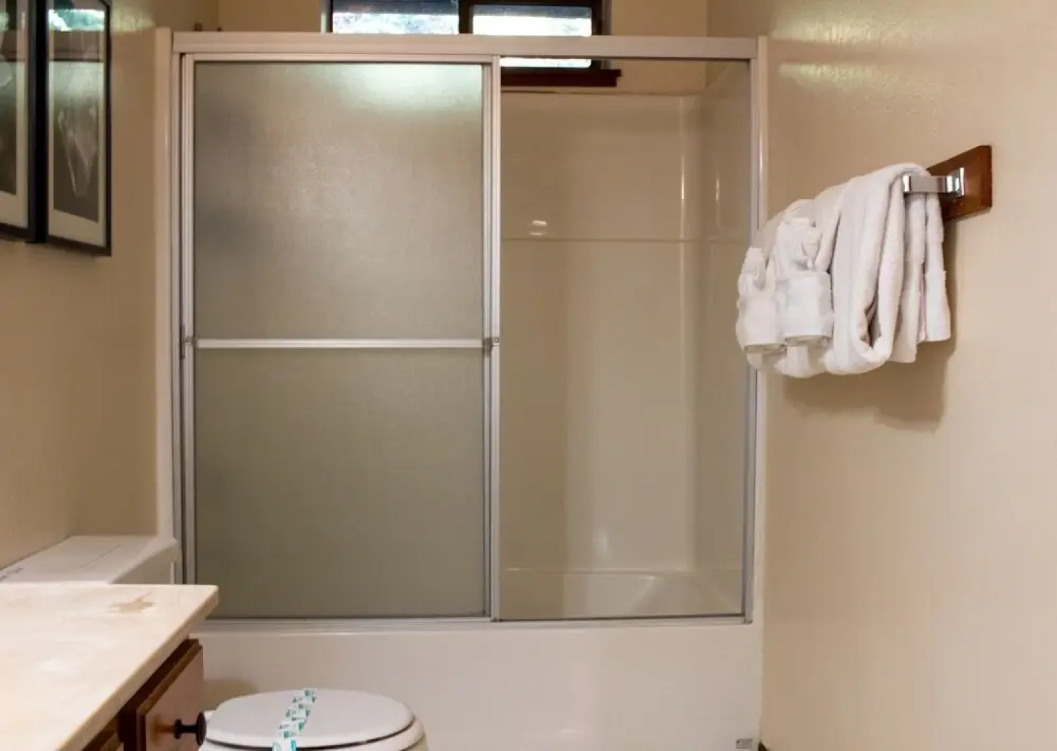 Idlewood Cabin - Hot Tub 3 Bedroom Cabin by Redawning