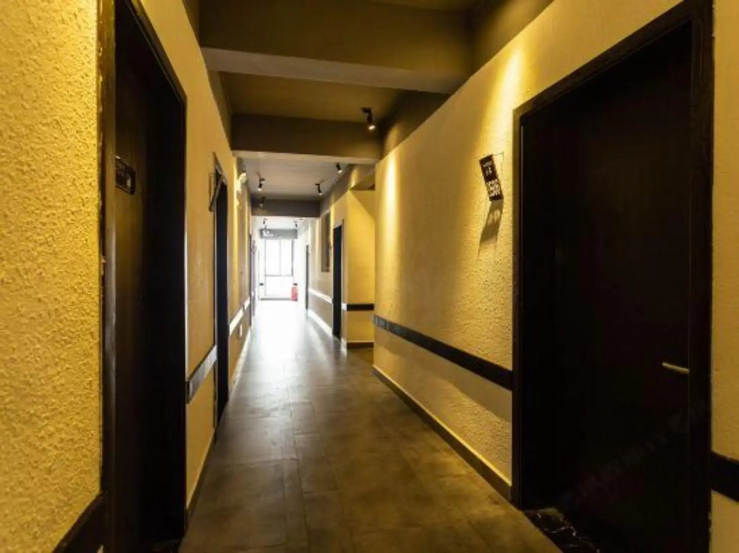 Comma Travel International Youth Hotel