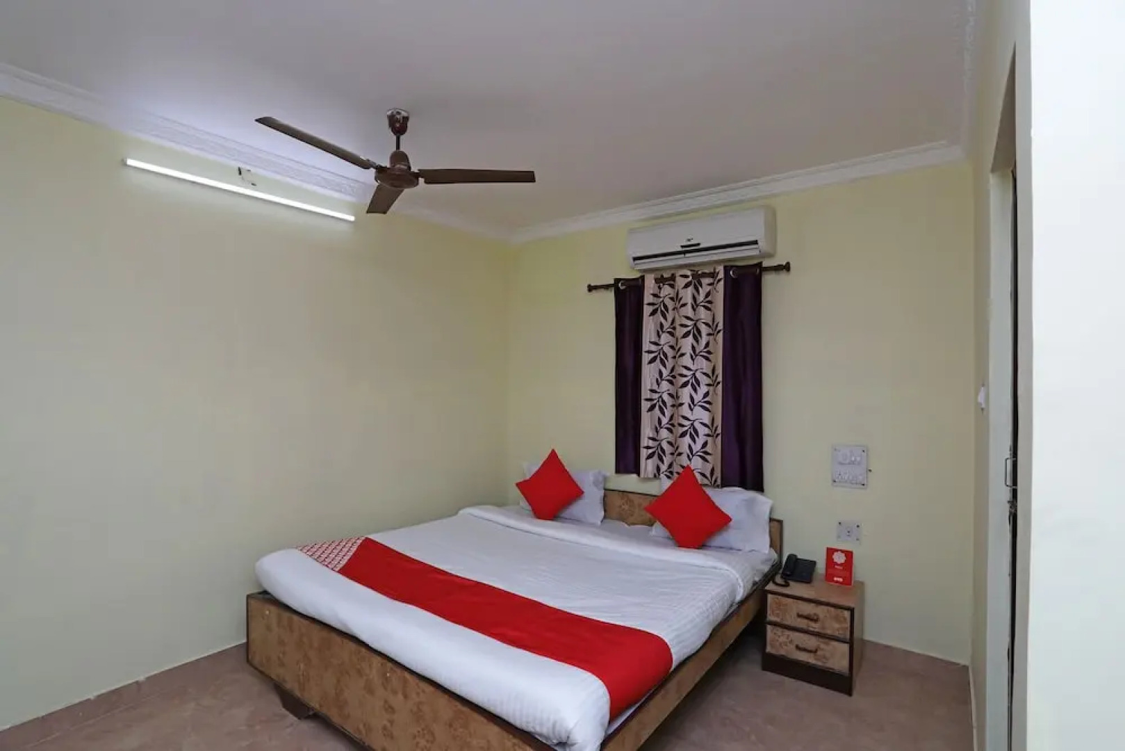 OYO 28355 Hotel Raj Mahal