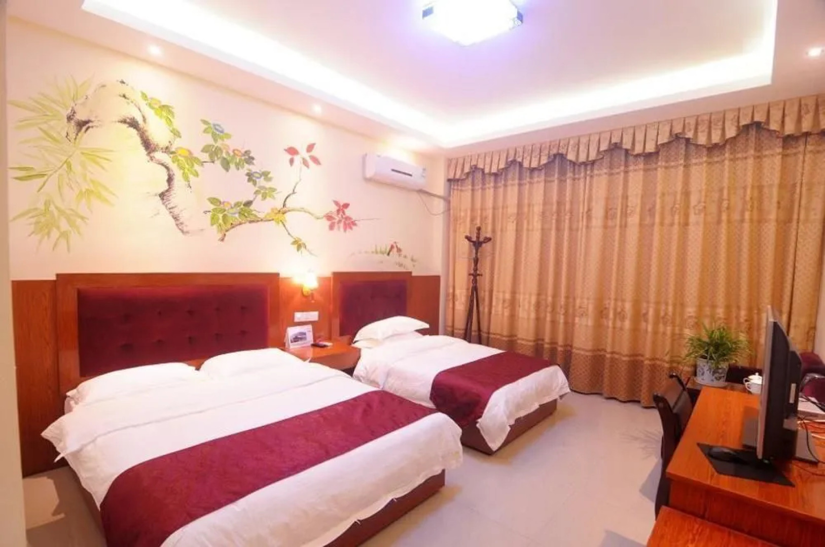 Danxia Mountain Shanghaojia Hotel