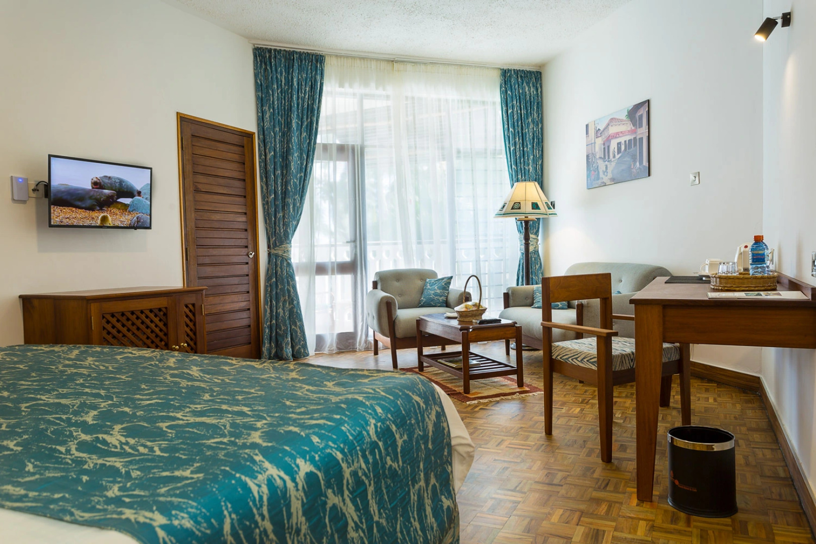 Travellers Beach Hotel & Club