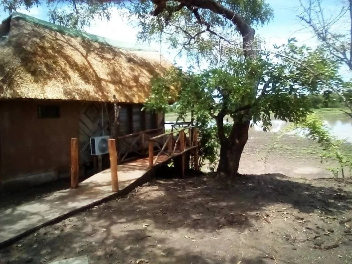 Mophy  Budget  Safari  Lagoon  Camp