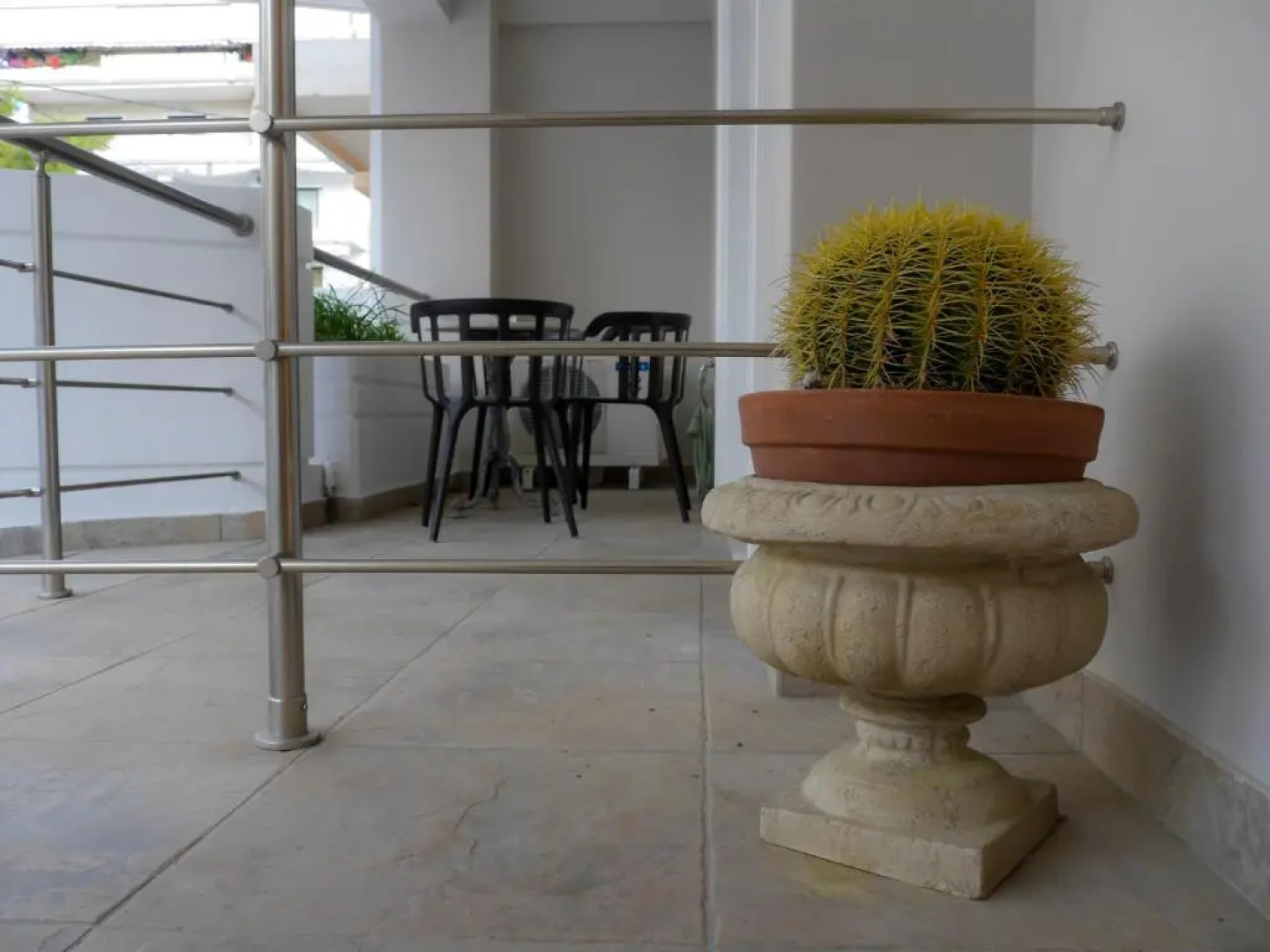 Garden Apartment next to the Mall -Private Parking