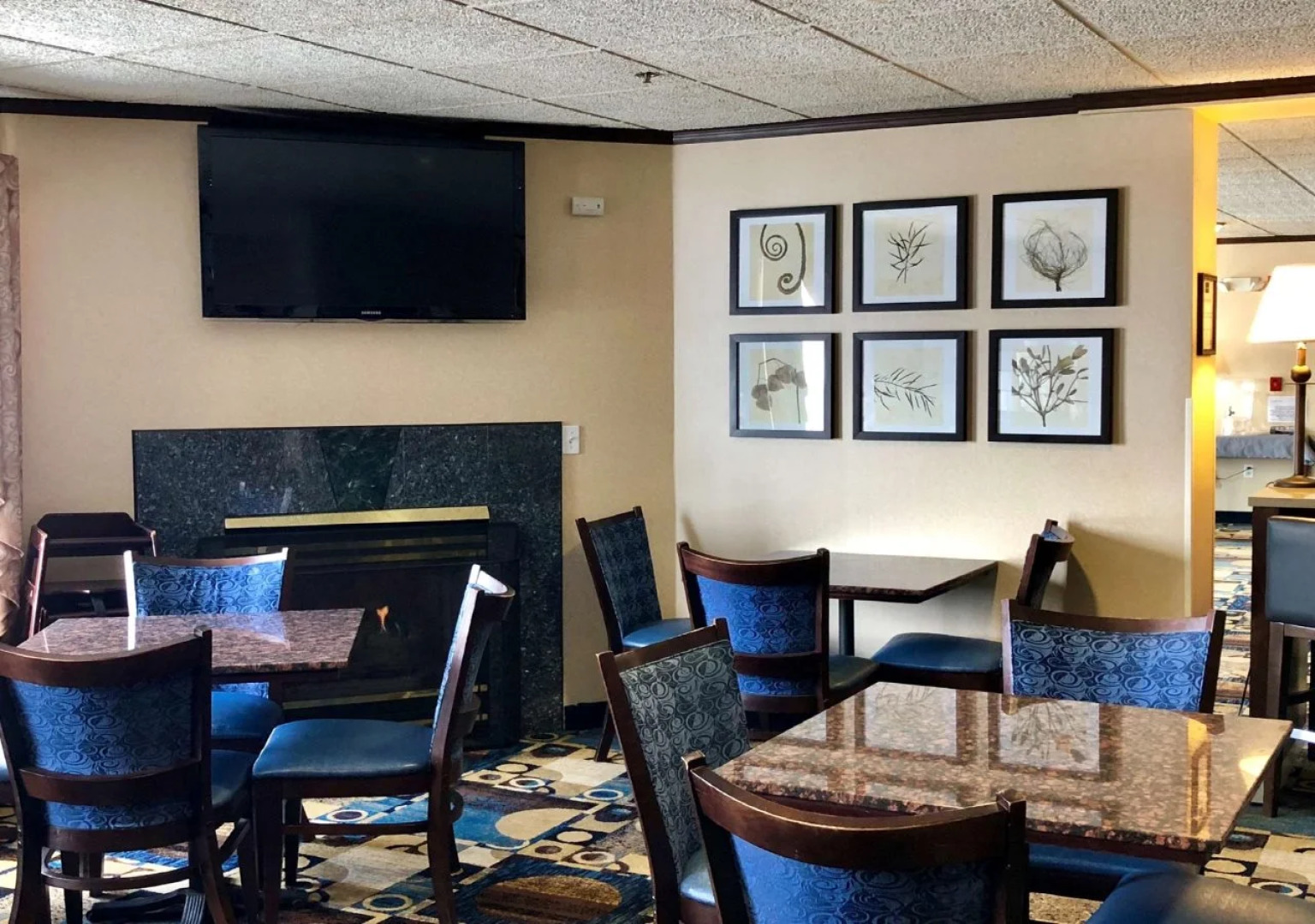 Country Inn & Suites by Radisson, Mt. Pleasant-Racine West, WI