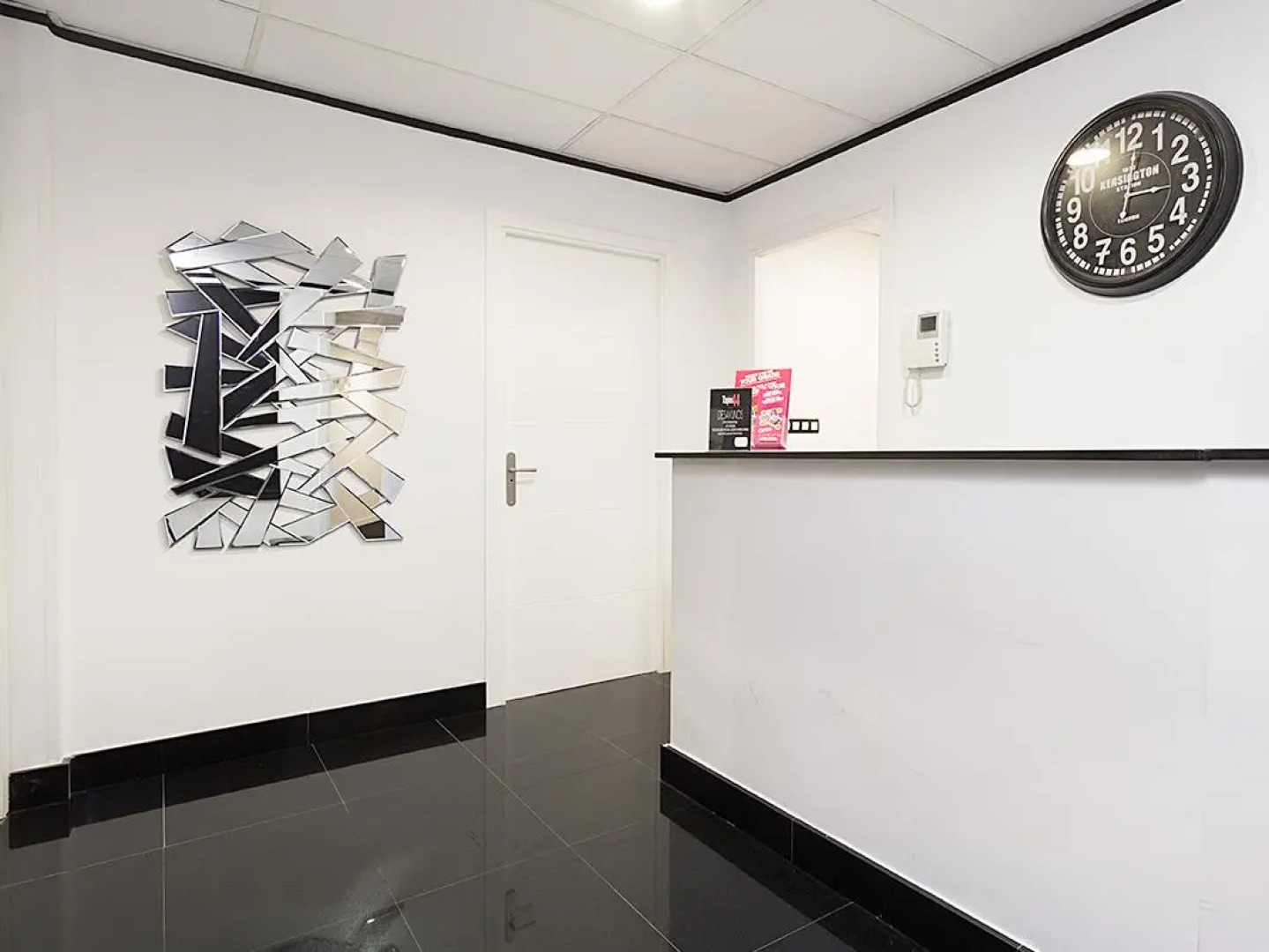 Hostal Gran Via 63 Rooms