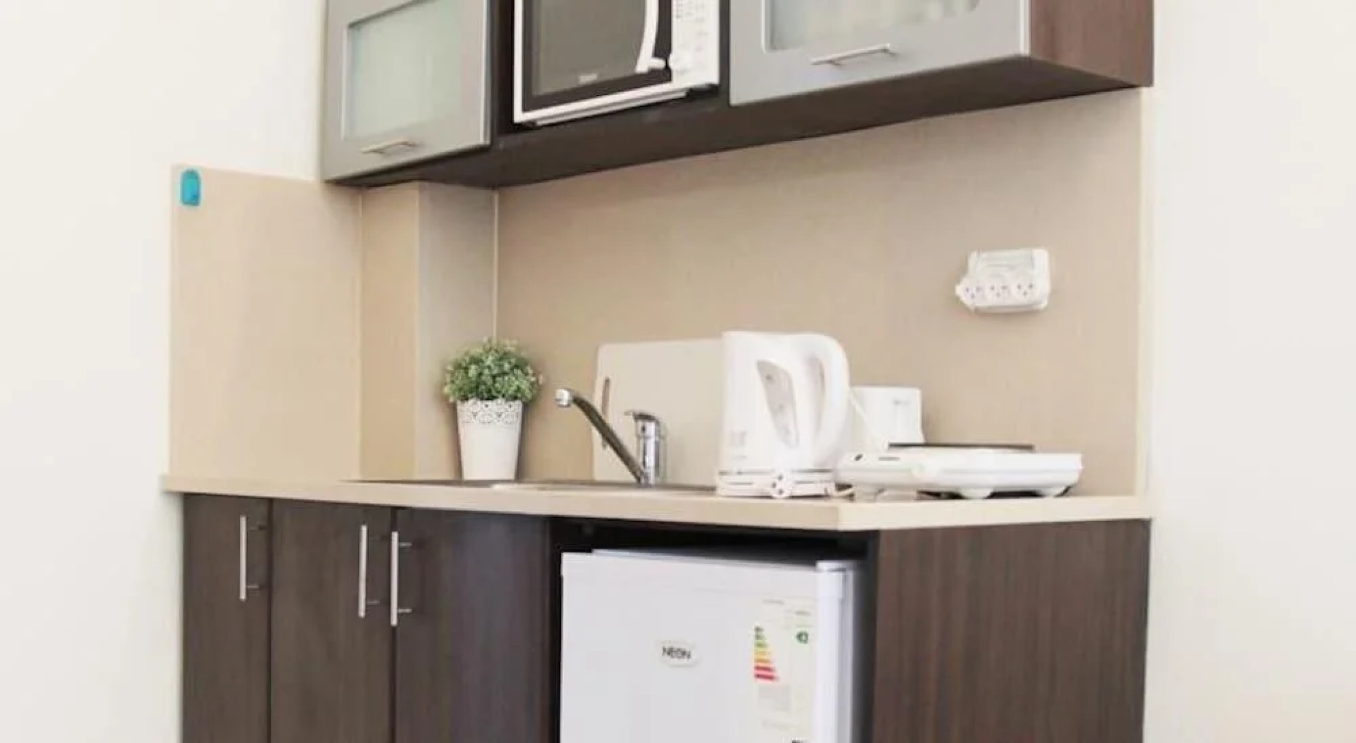 Allenby Bauhaus Apartments